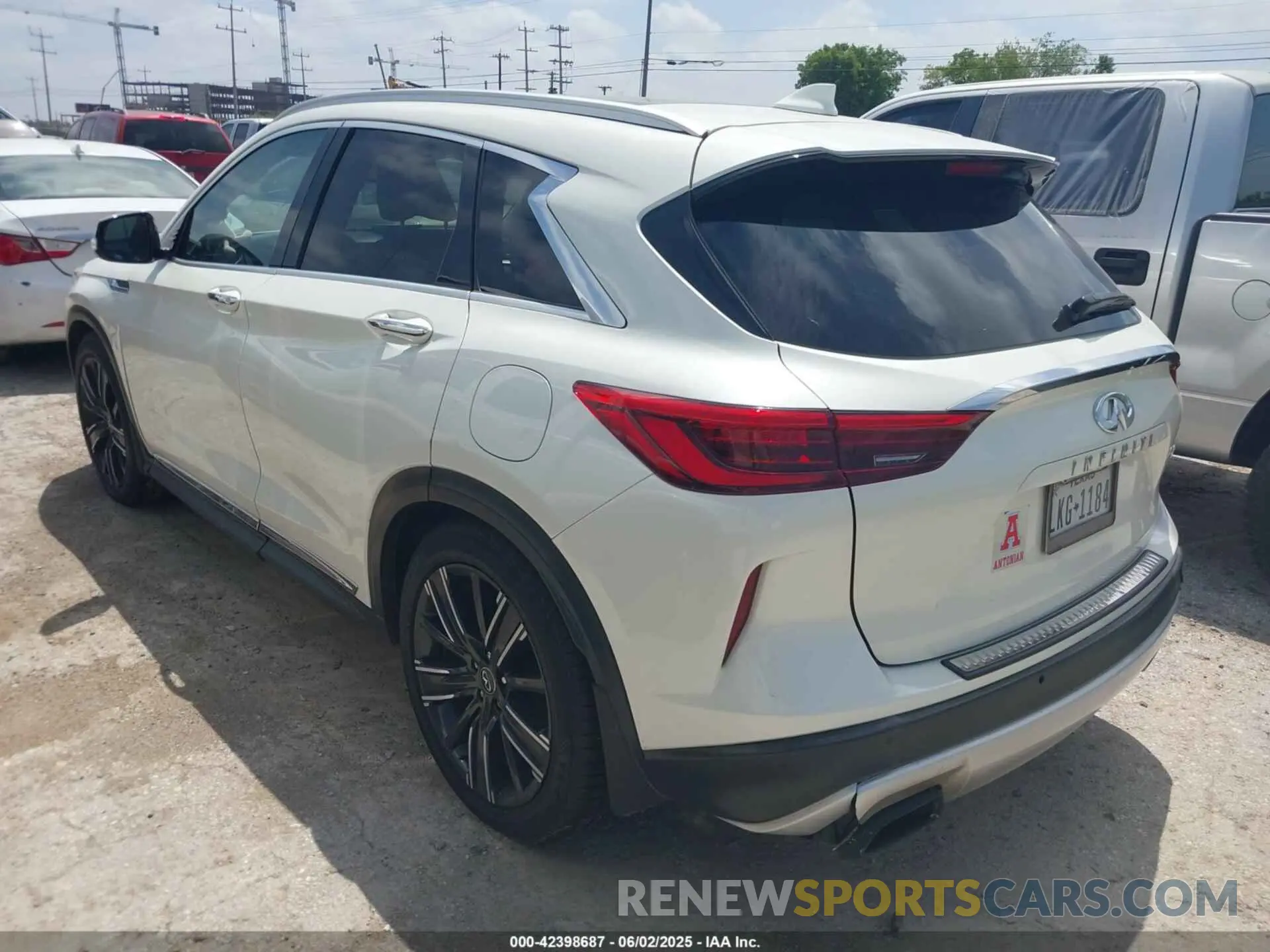 3 Photograph of a damaged car 3PCAJ5M18KF122093 INFINITI QX50 2019