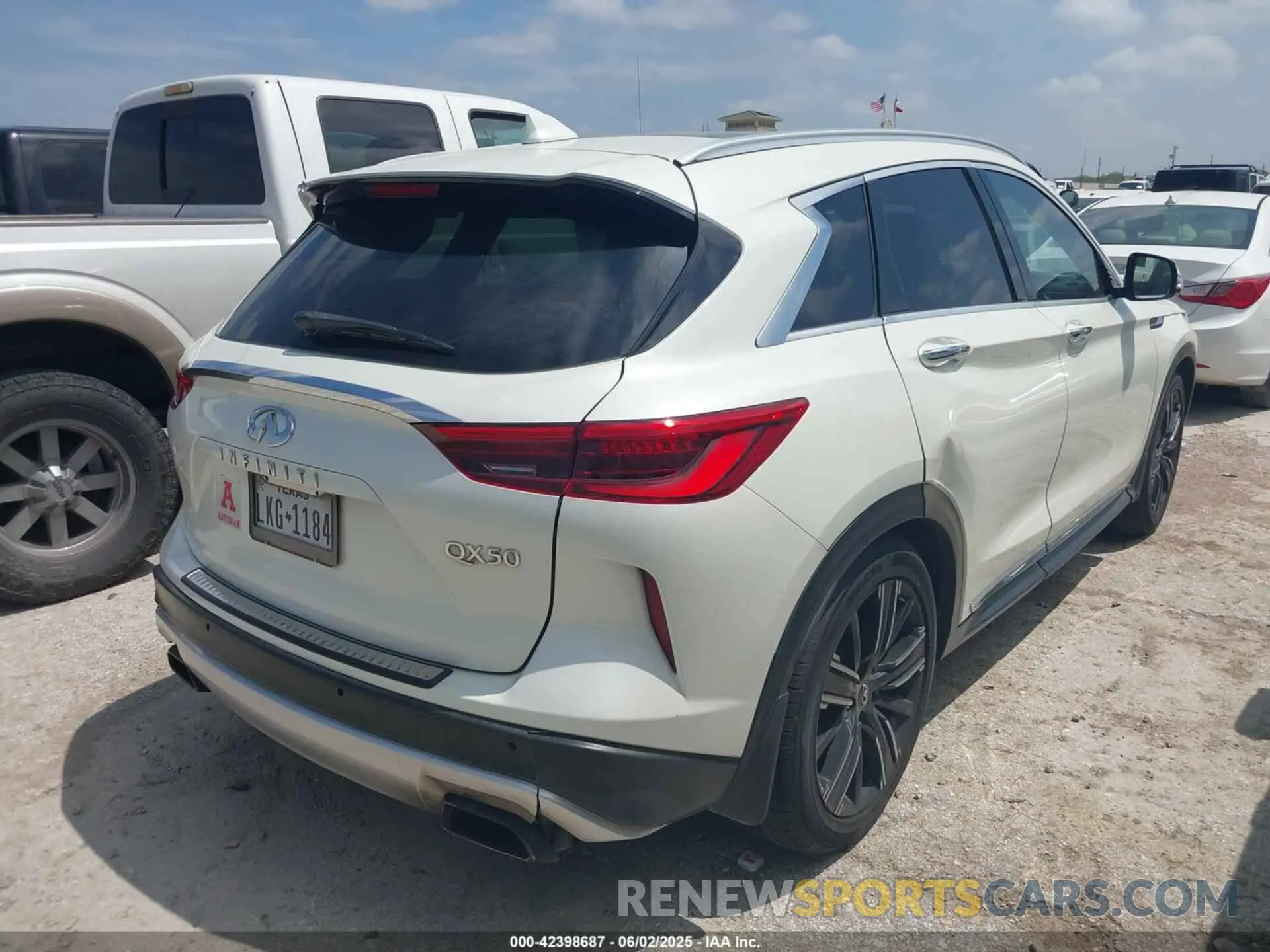 4 Photograph of a damaged car 3PCAJ5M18KF122093 INFINITI QX50 2019