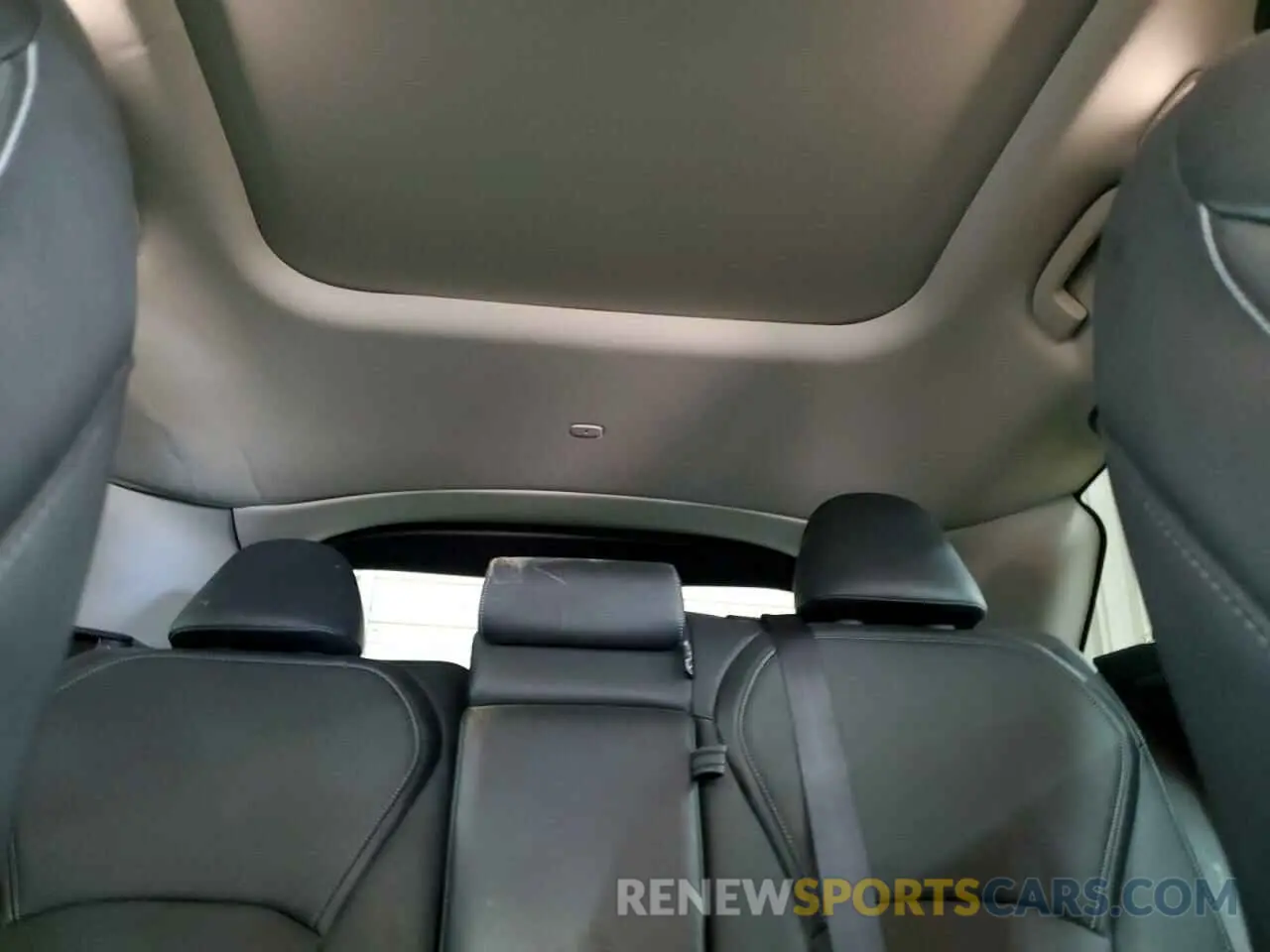 10 Photograph of a damaged car 3PCAJ5M18KF139072 INFINITI QX50 2019