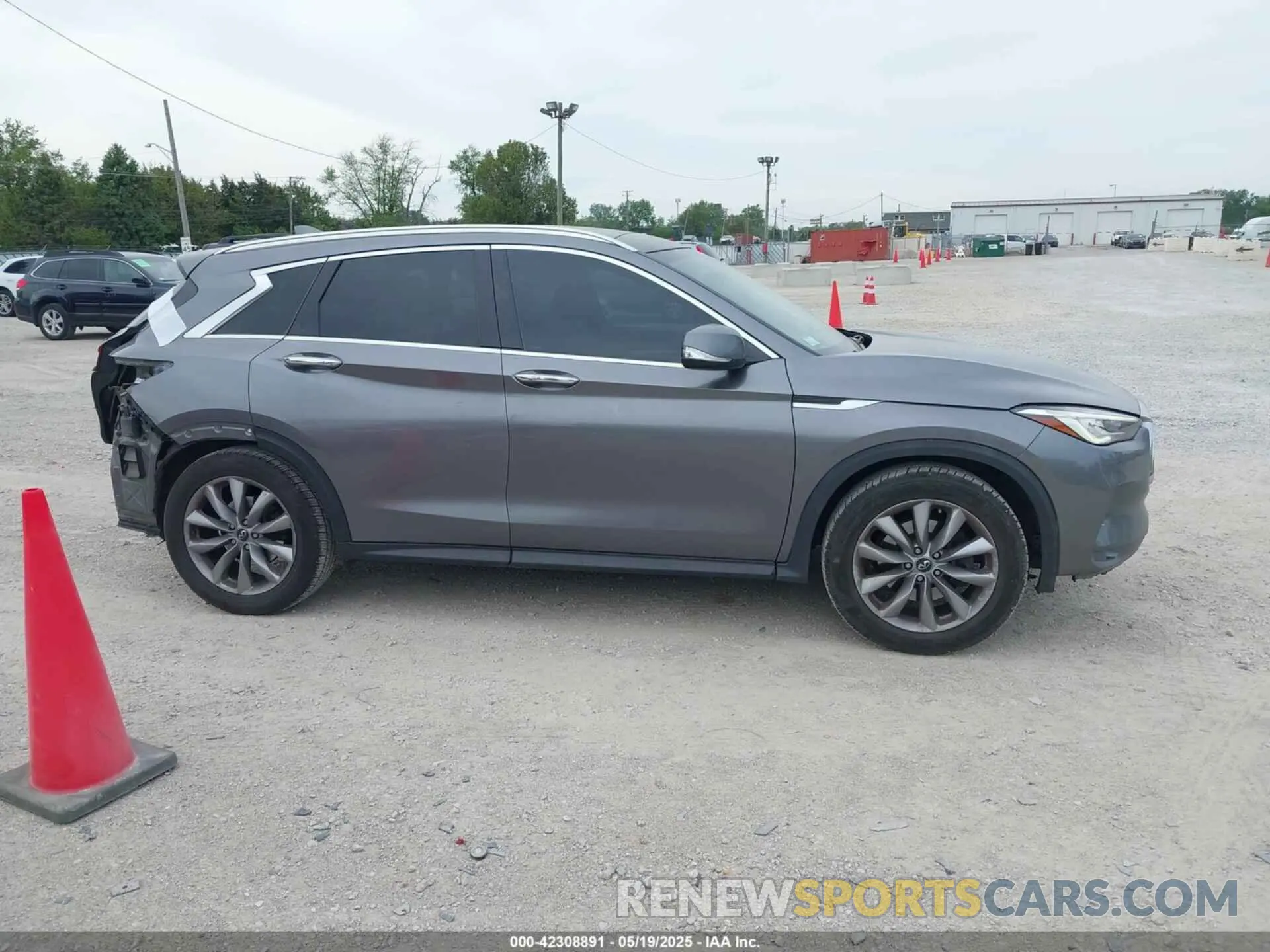 13 Photograph of a damaged car 3PCAJ5M19KF135211 INFINITI QX50 2019