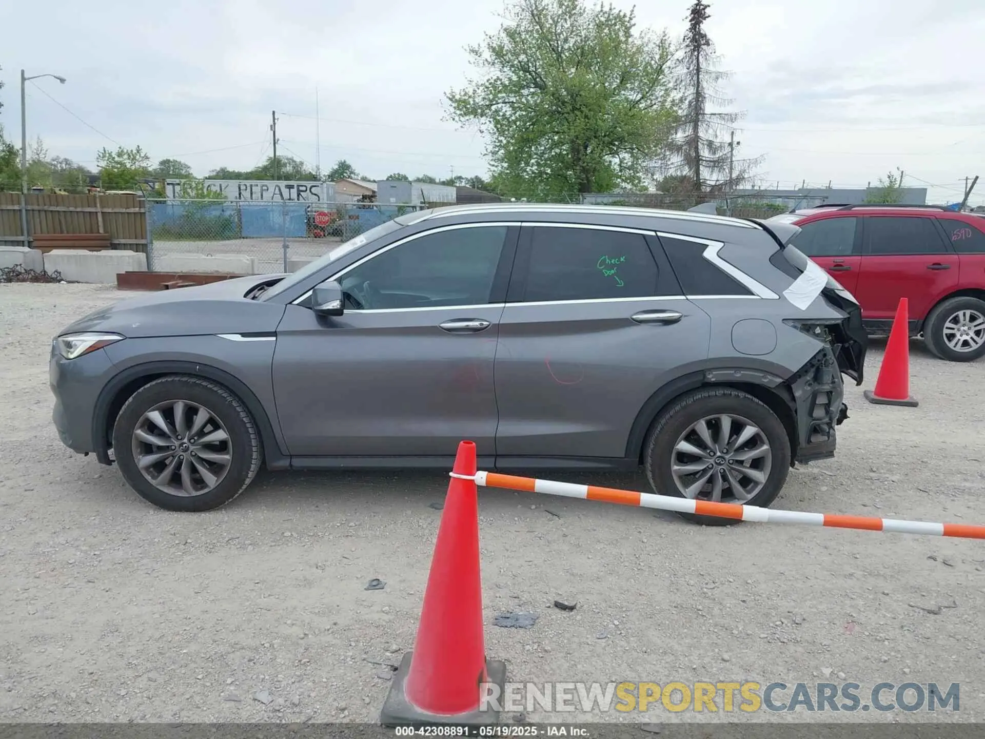 14 Photograph of a damaged car 3PCAJ5M19KF135211 INFINITI QX50 2019