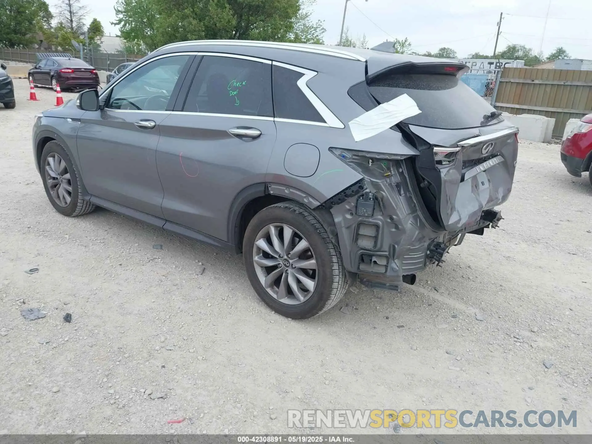 3 Photograph of a damaged car 3PCAJ5M19KF135211 INFINITI QX50 2019