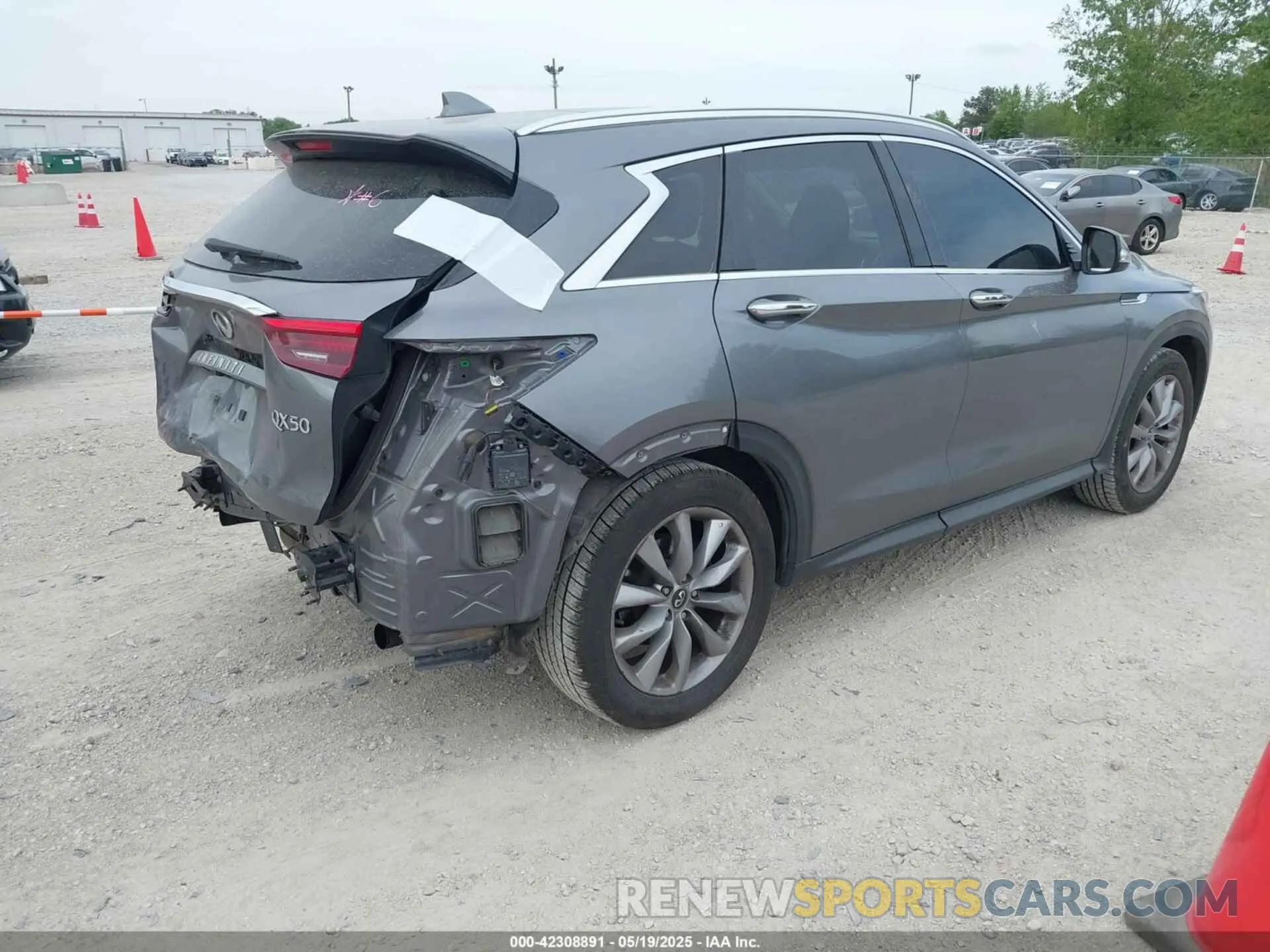 4 Photograph of a damaged car 3PCAJ5M19KF135211 INFINITI QX50 2019