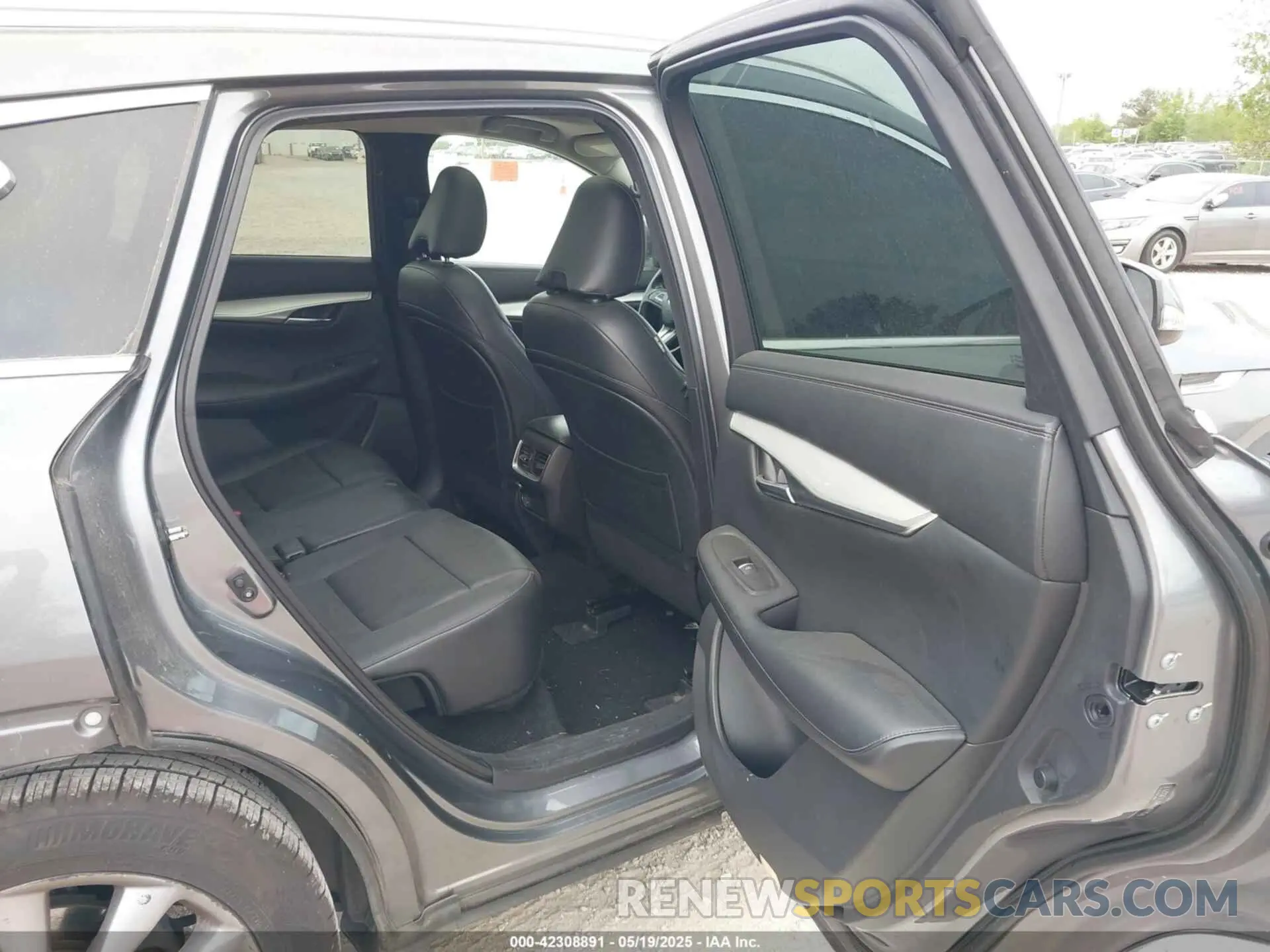 8 Photograph of a damaged car 3PCAJ5M19KF135211 INFINITI QX50 2019