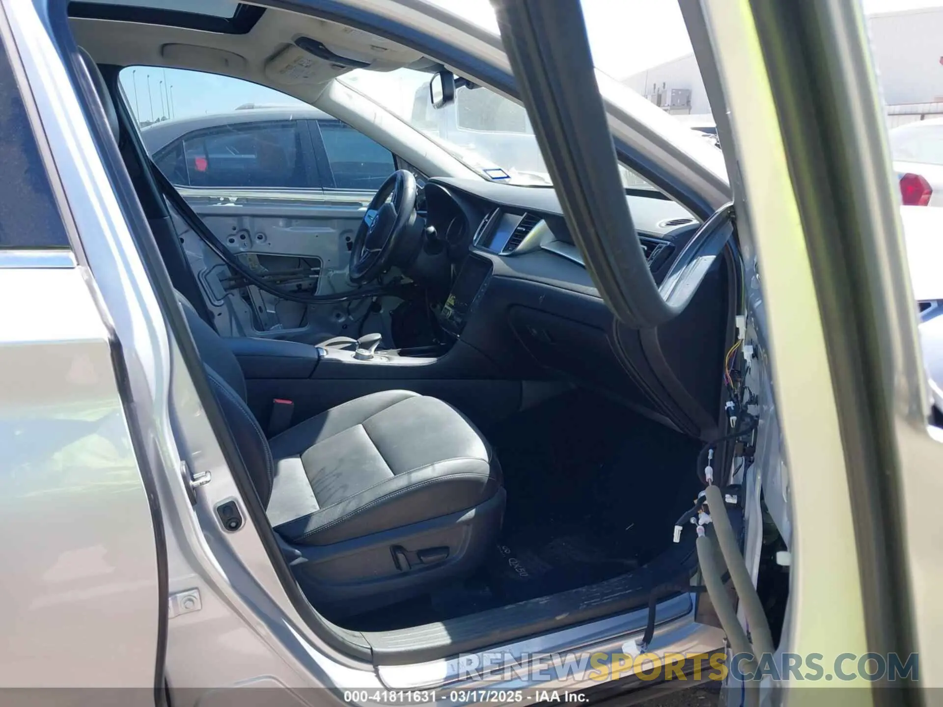 5 Photograph of a damaged car 3PCAJ5M19KF144488 INFINITI QX50 2019