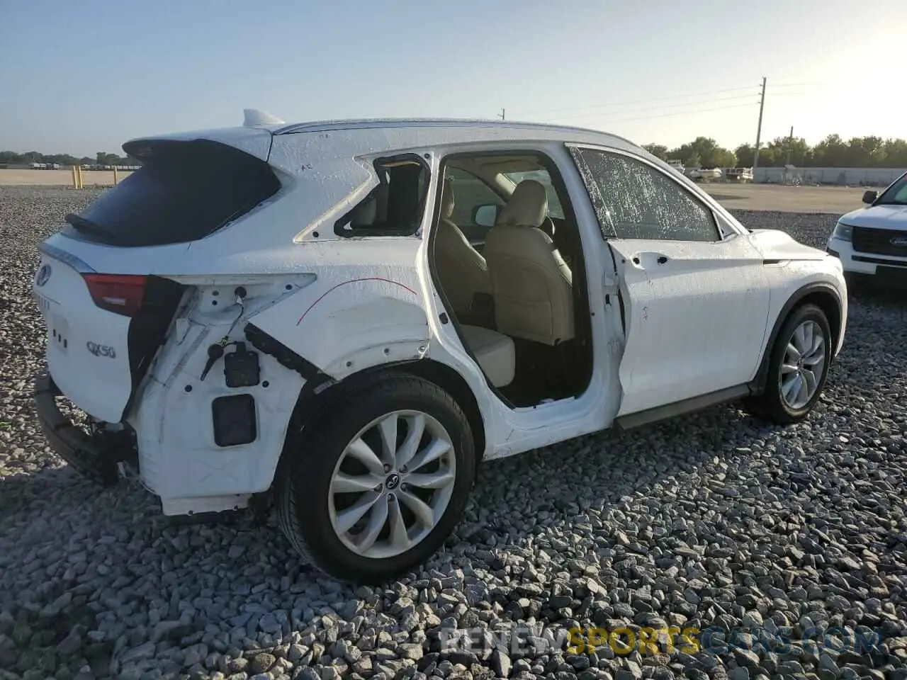 3 Photograph of a damaged car 3PCAJ5M1XKF119390 INFINITI QX50 2019