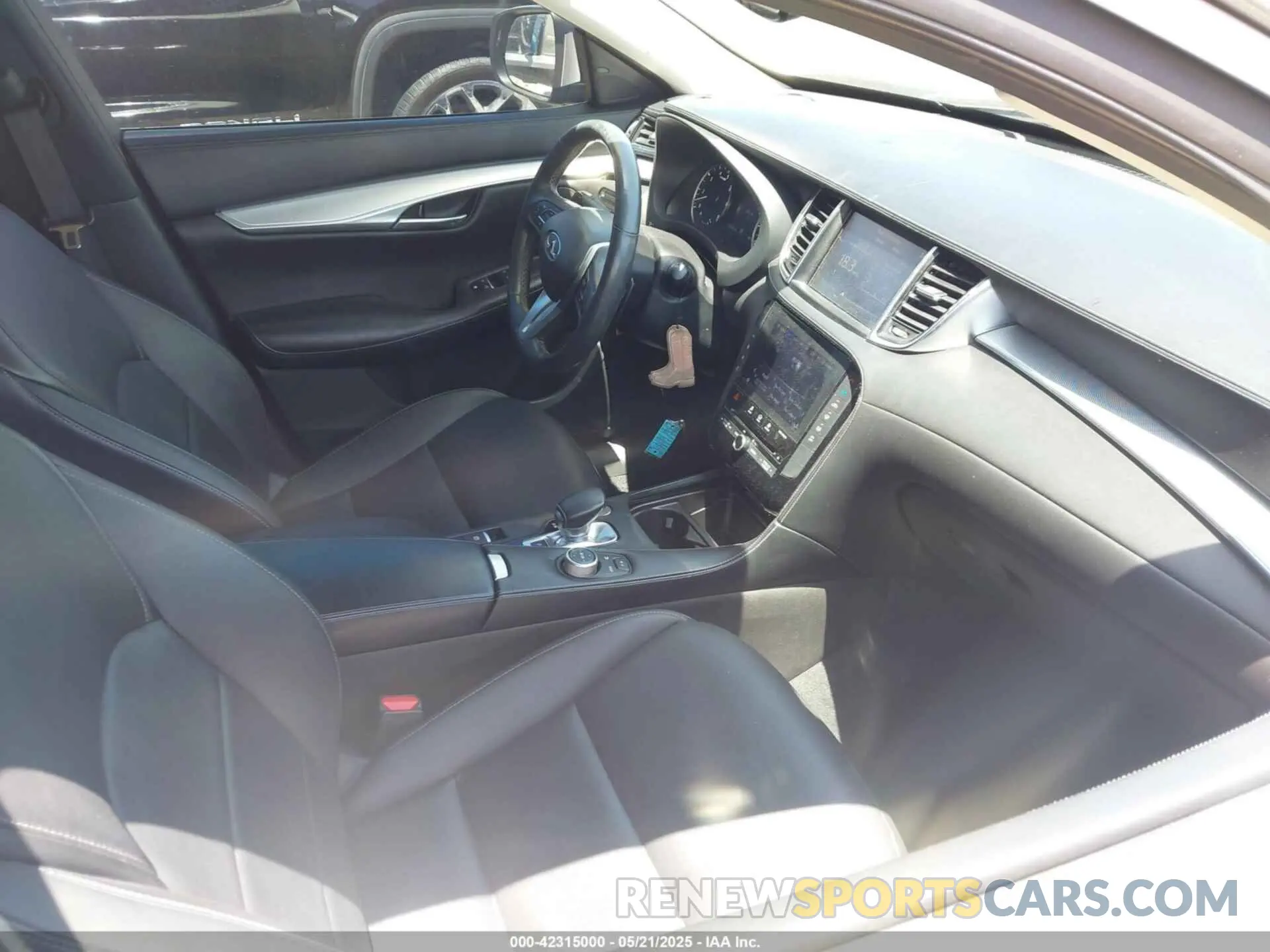 5 Photograph of a damaged car 3PCAJ5M1XKF134746 INFINITI QX50 2019
