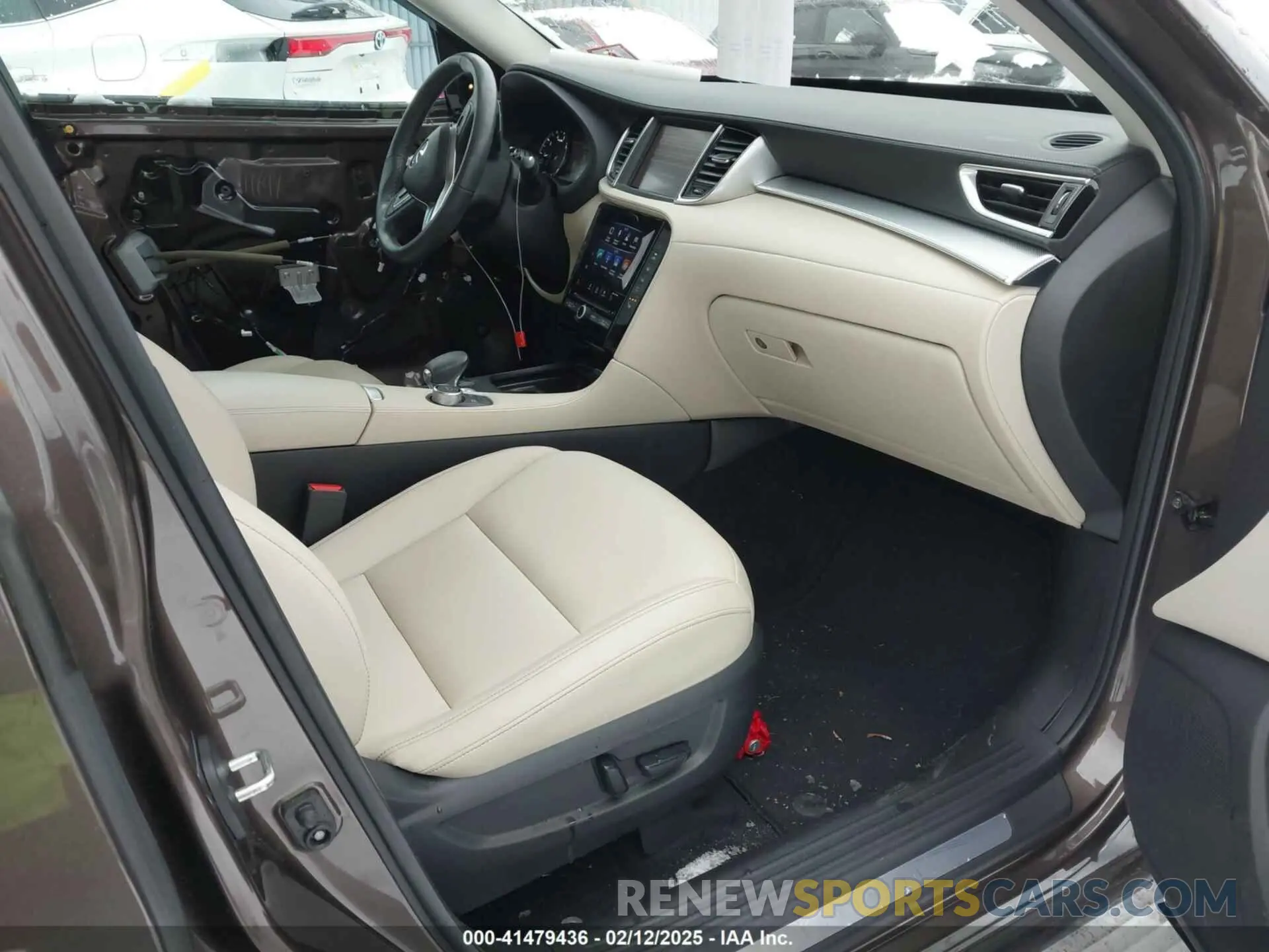 5 Photograph of a damaged car 3PCAJ5M30KF129797 INFINITI QX50 2019