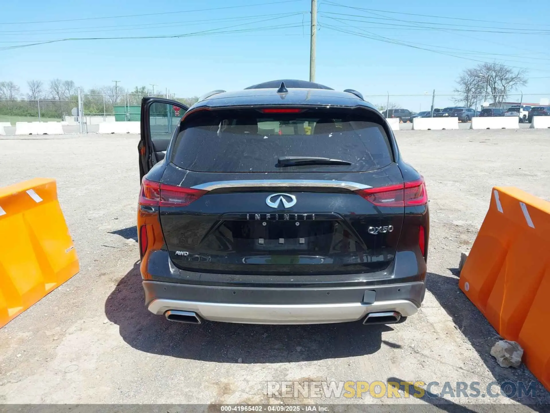 17 Photograph of a damaged car 3PCAJ5M31KF128562 INFINITI QX50 2019