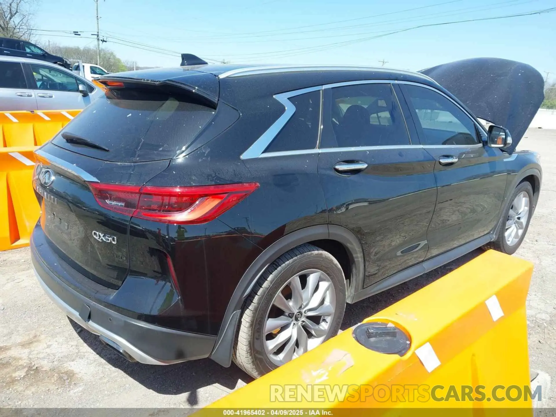 4 Photograph of a damaged car 3PCAJ5M31KF128562 INFINITI QX50 2019