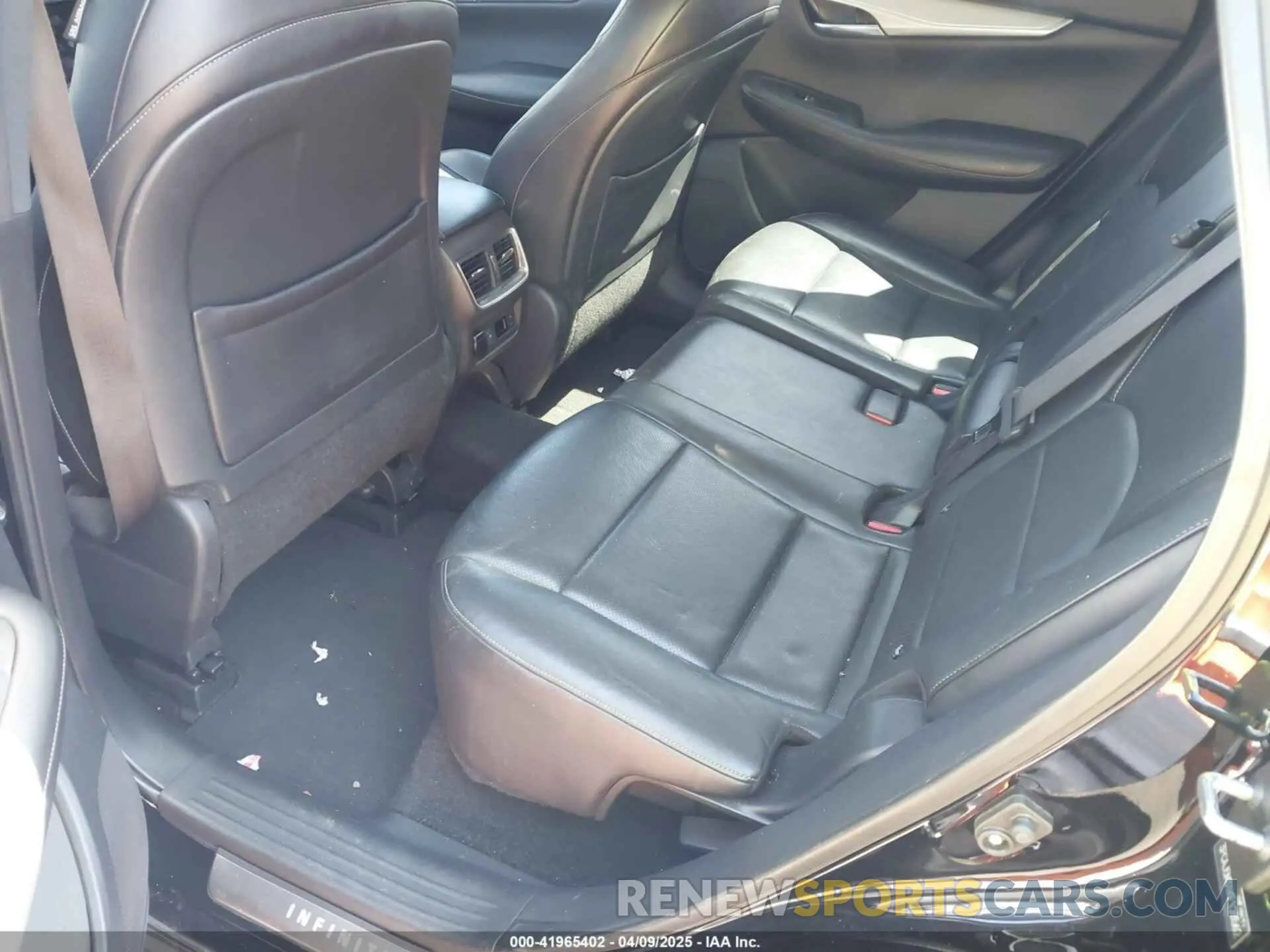 8 Photograph of a damaged car 3PCAJ5M31KF128562 INFINITI QX50 2019