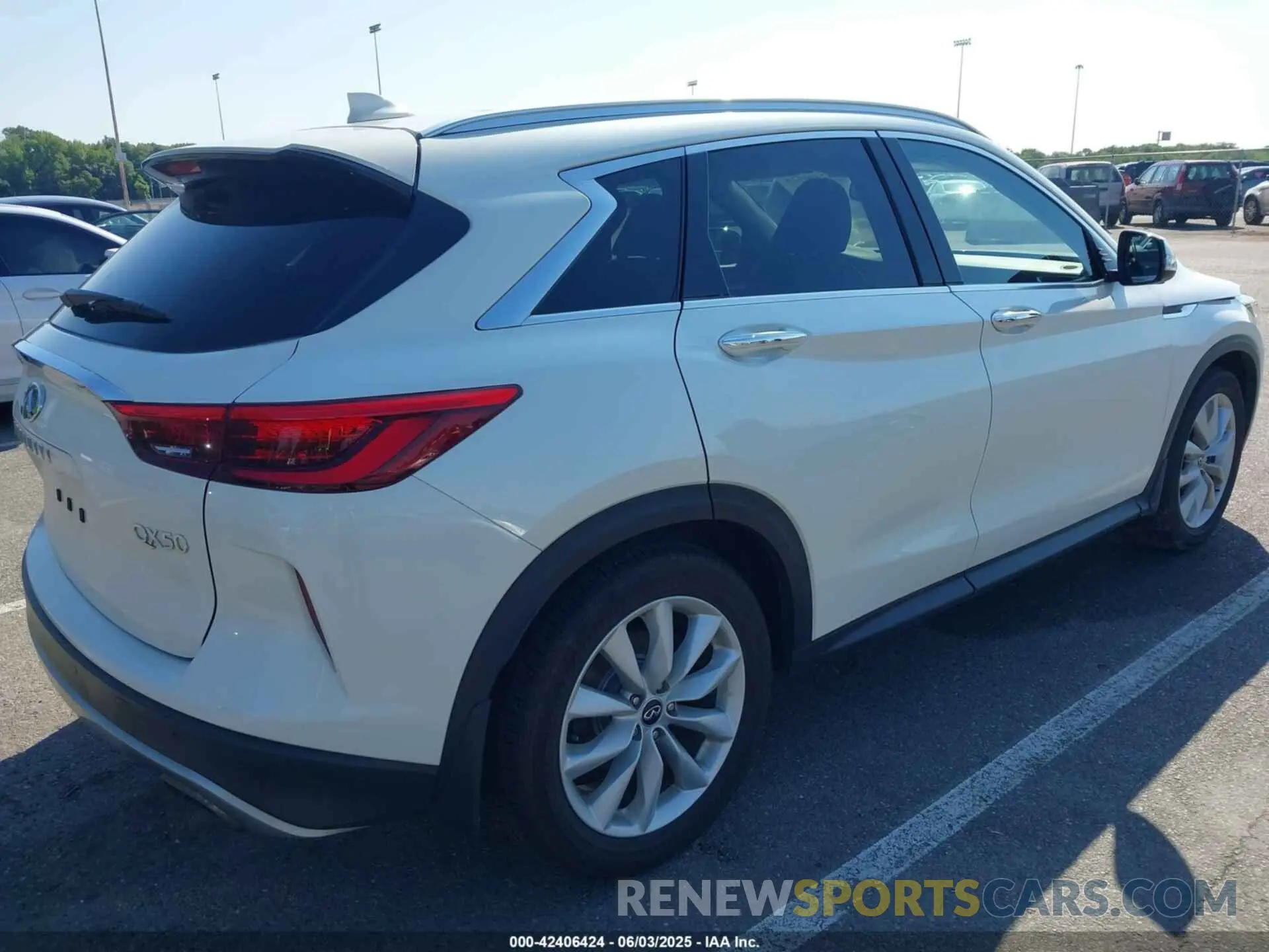 4 Photograph of a damaged car 3PCAJ5M32KF119272 INFINITI QX50 2019