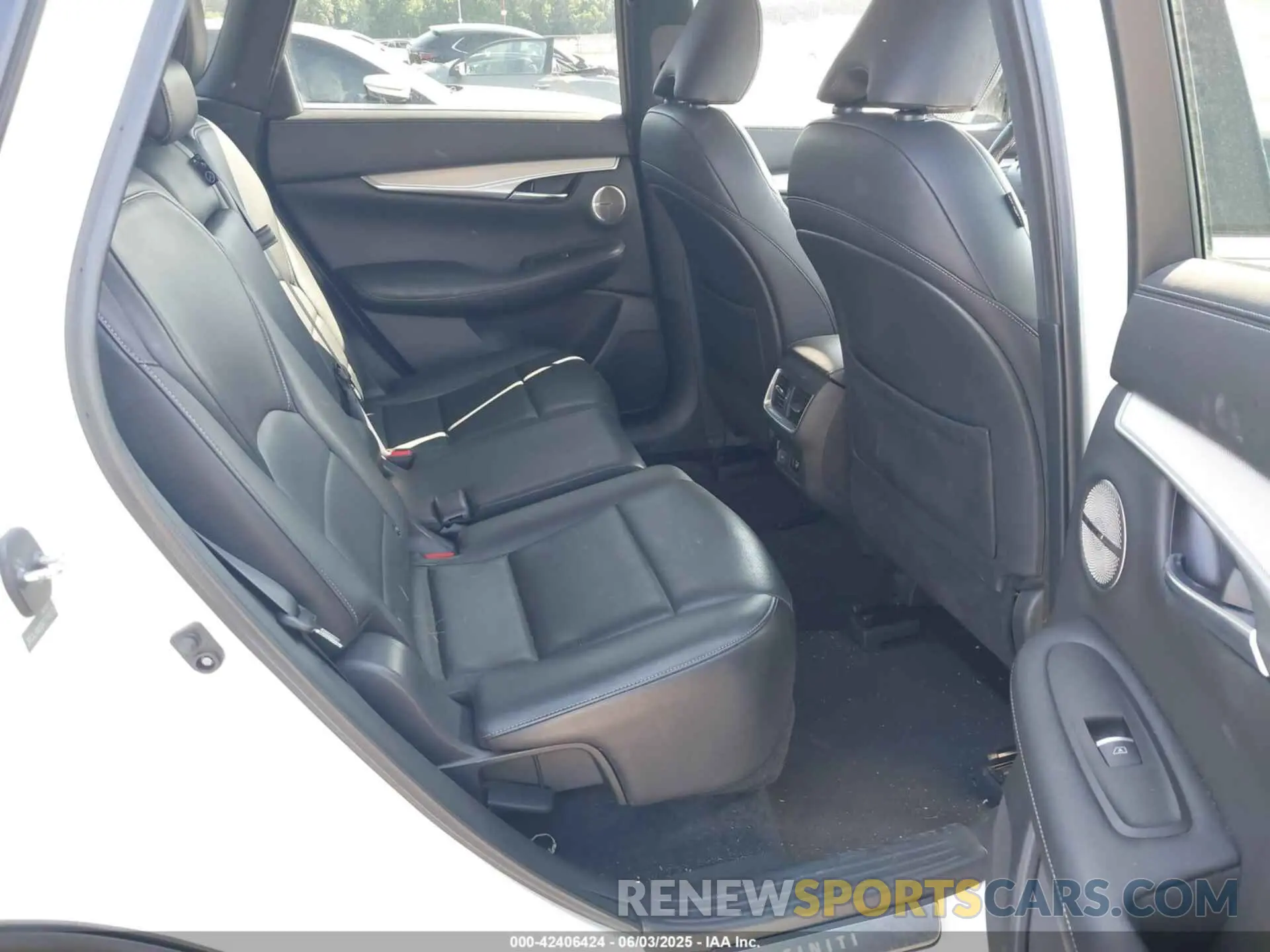 8 Photograph of a damaged car 3PCAJ5M32KF119272 INFINITI QX50 2019