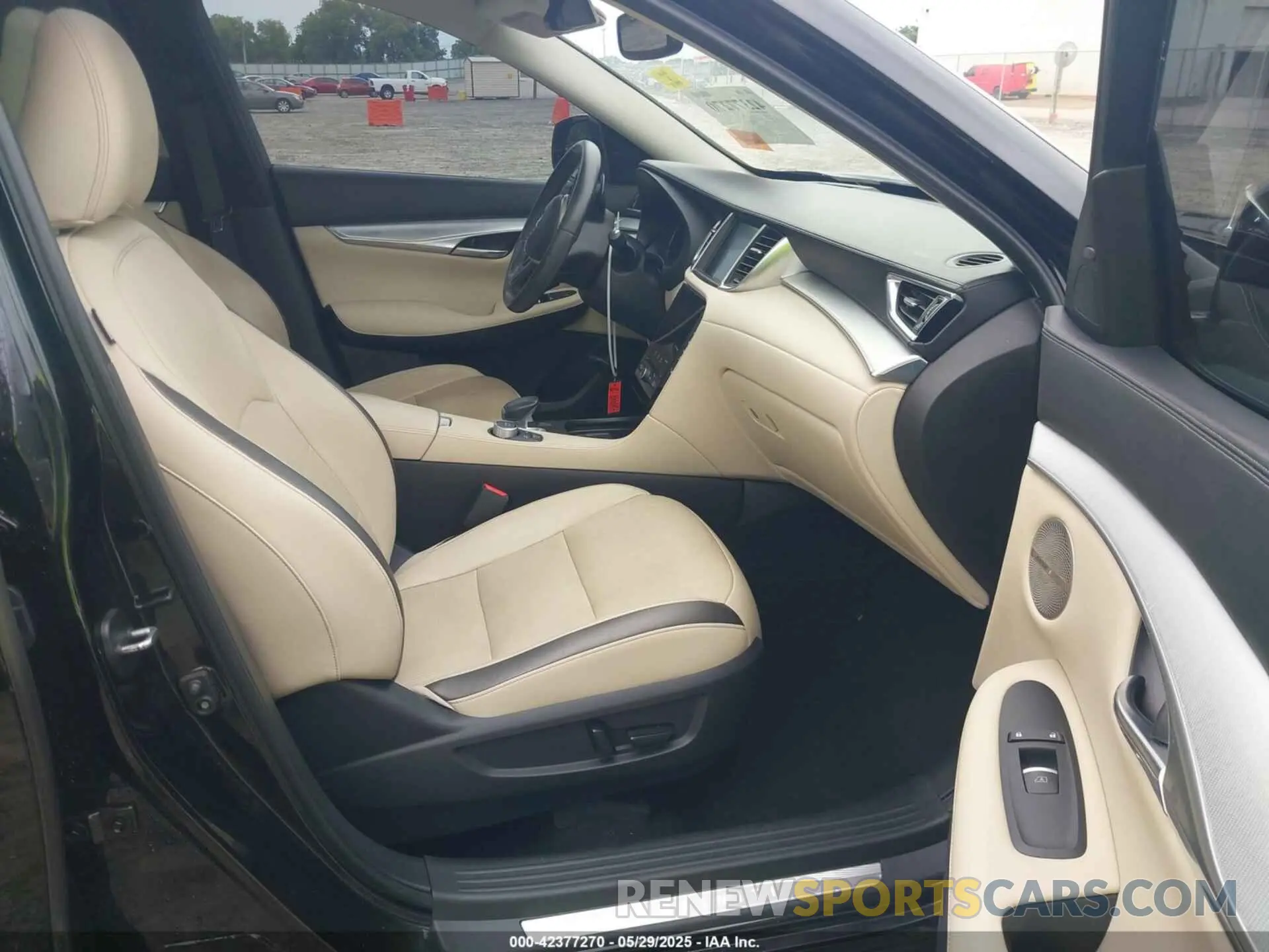 5 Photograph of a damaged car 3PCAJ5M33KF107986 INFINITI QX50 2019
