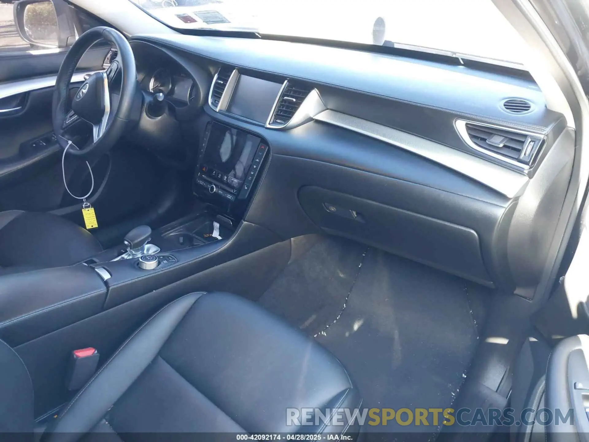 5 Photograph of a damaged car 3PCAJ5M33KF148215 INFINITI QX50 2019