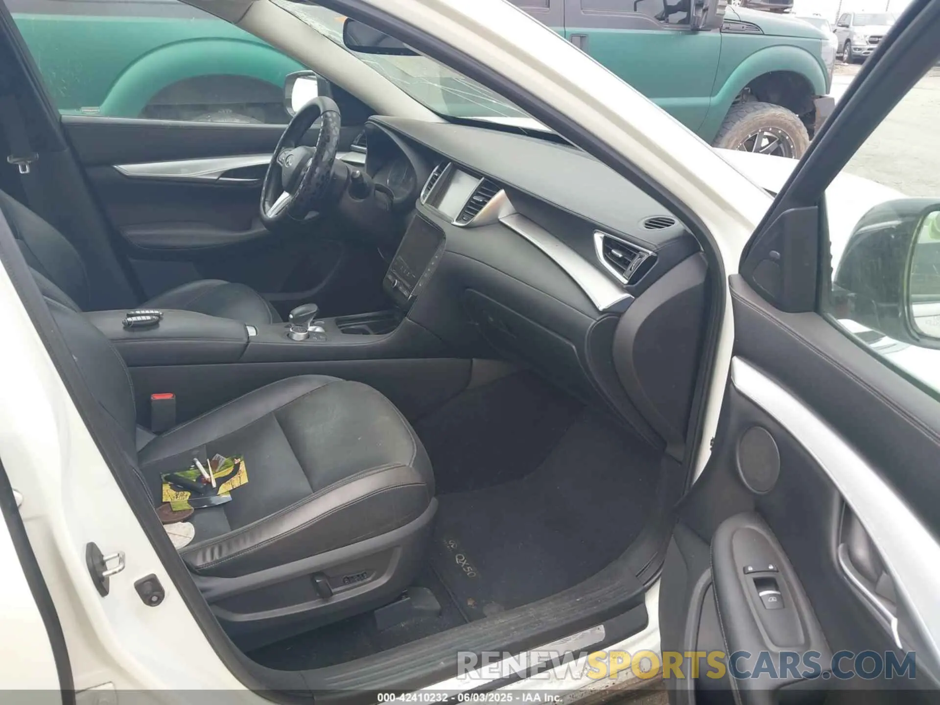 5 Photograph of a damaged car 3PCAJ5M34KF122965 INFINITI QX50 2019