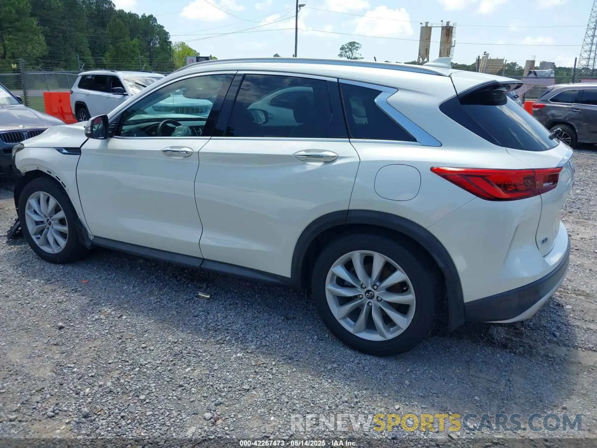 3 Photograph of a damaged car 3PCAJ5M35KF125258 INFINITI QX50 2019