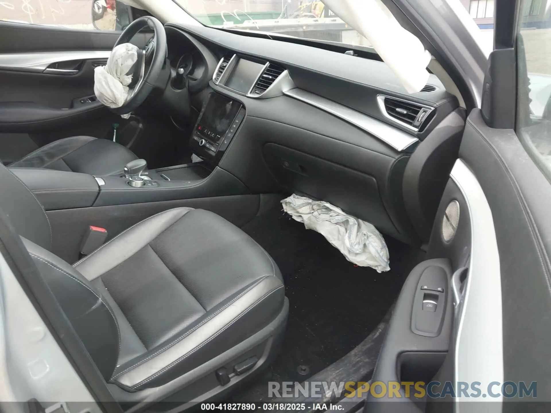 5 Photograph of a damaged car 3PCAJ5M37KF143597 INFINITI QX50 2019