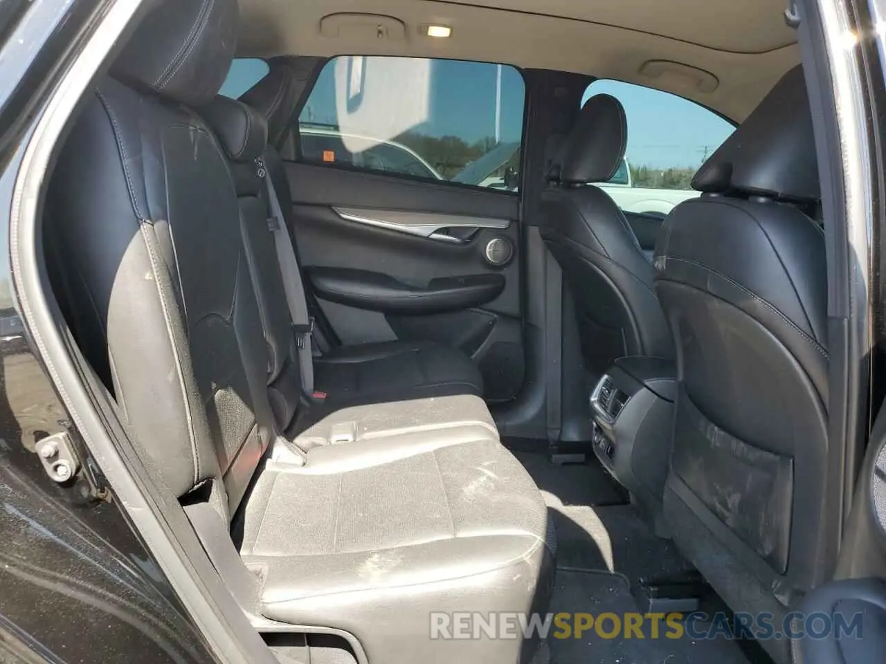 11 Photograph of a damaged car 3PCAJ5M39KF119026 INFINITI QX50 2019