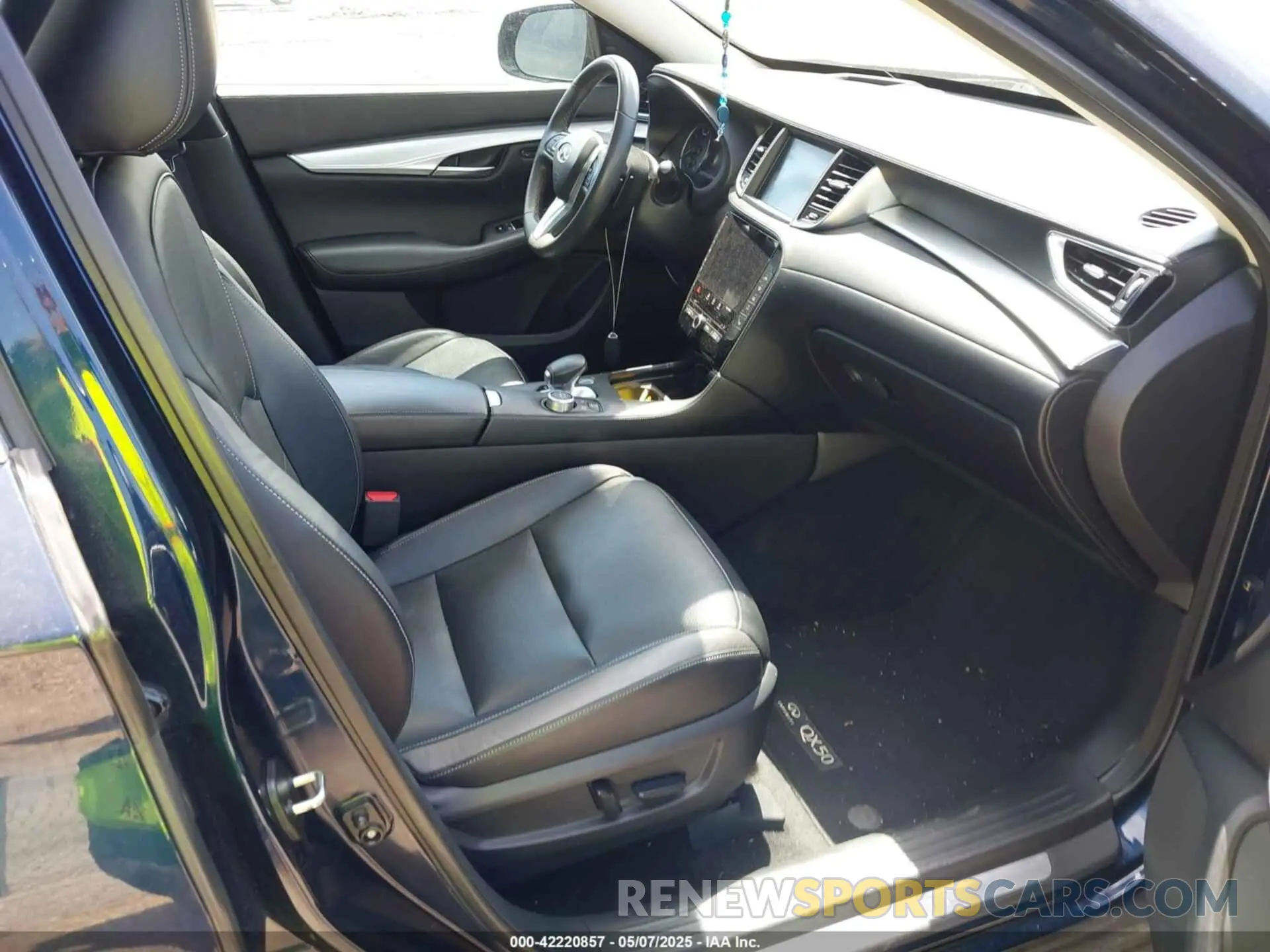 5 Photograph of a damaged car 3PCAJ5M39KF143567 INFINITI QX50 2019