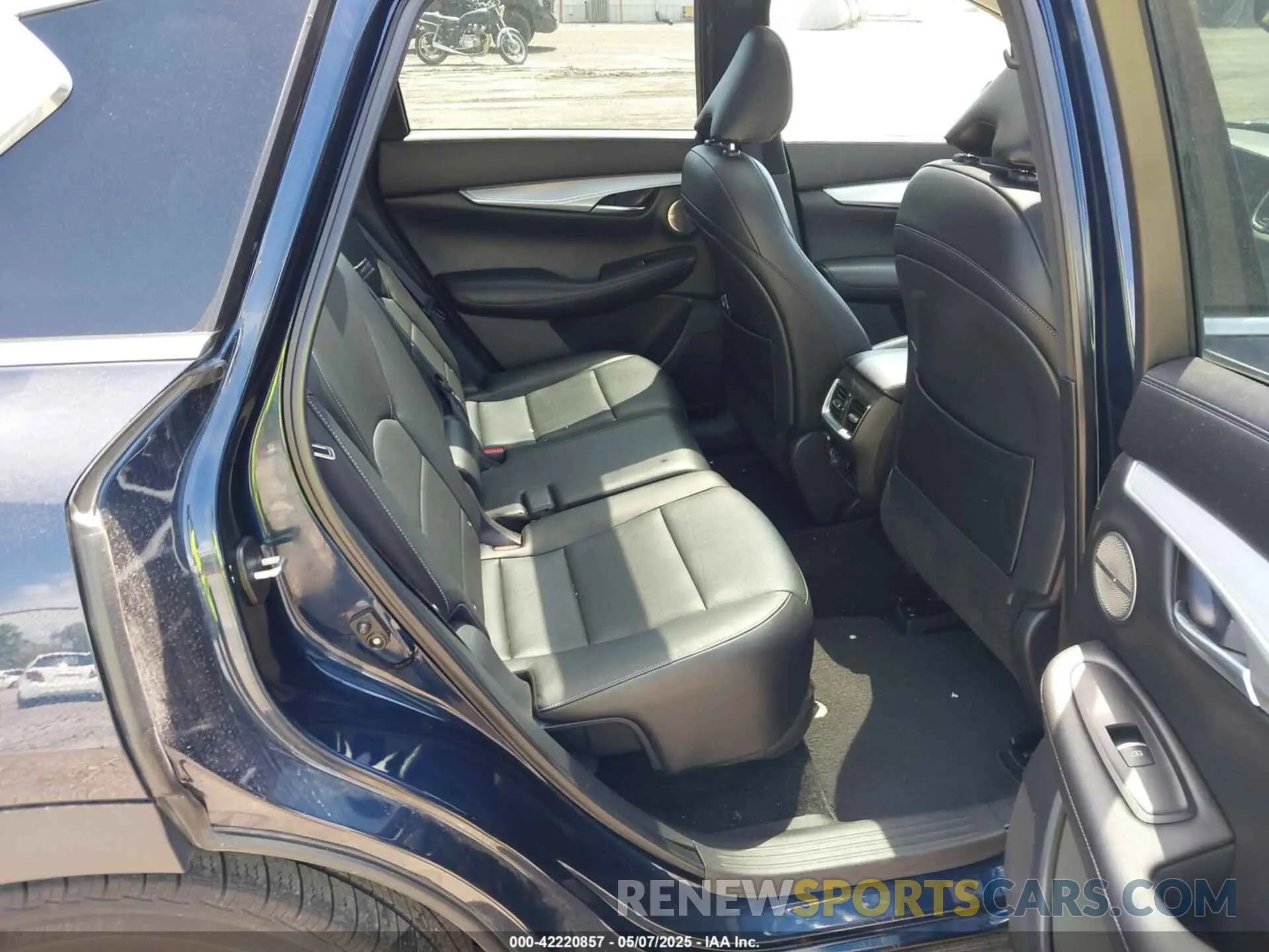 8 Photograph of a damaged car 3PCAJ5M39KF143567 INFINITI QX50 2019