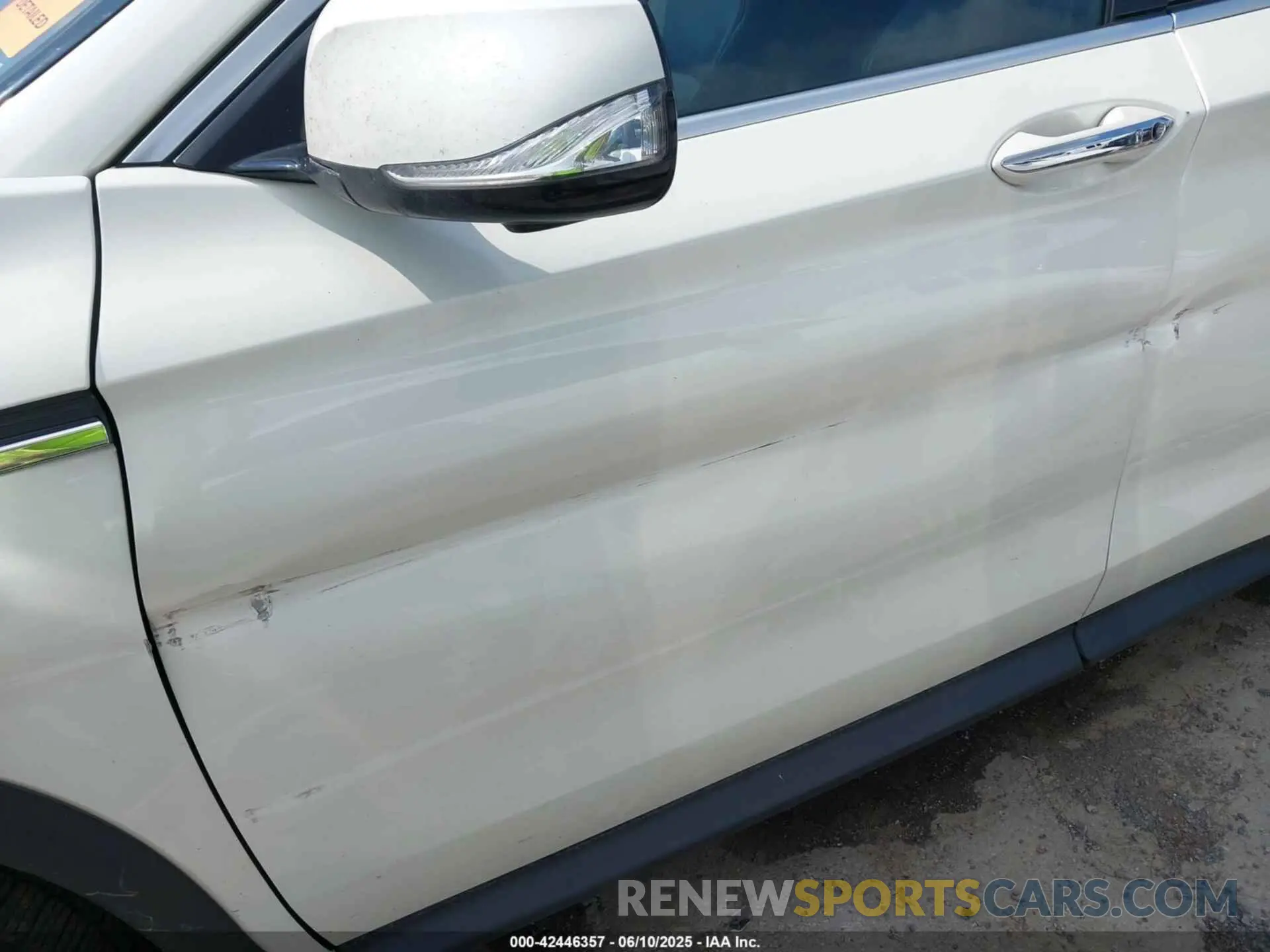 18 Photograph of a damaged car 3PCAJ5M3XKF102963 INFINITI QX50 2019