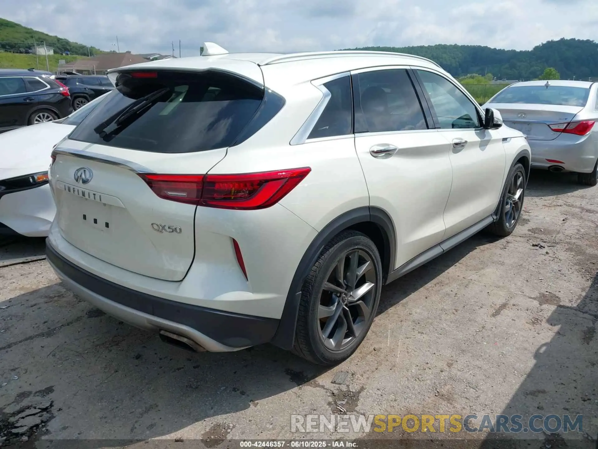 4 Photograph of a damaged car 3PCAJ5M3XKF102963 INFINITI QX50 2019