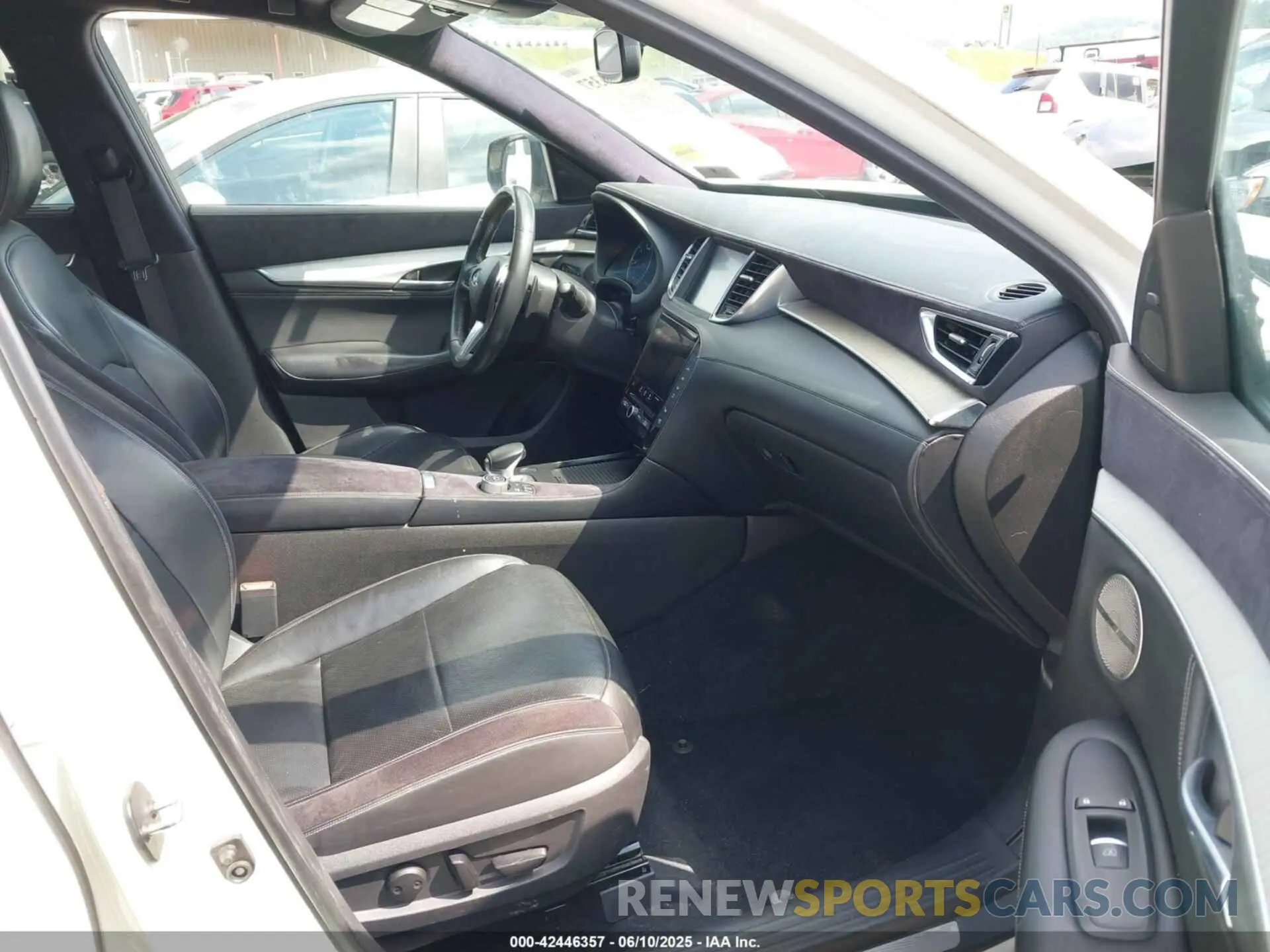 5 Photograph of a damaged car 3PCAJ5M3XKF102963 INFINITI QX50 2019