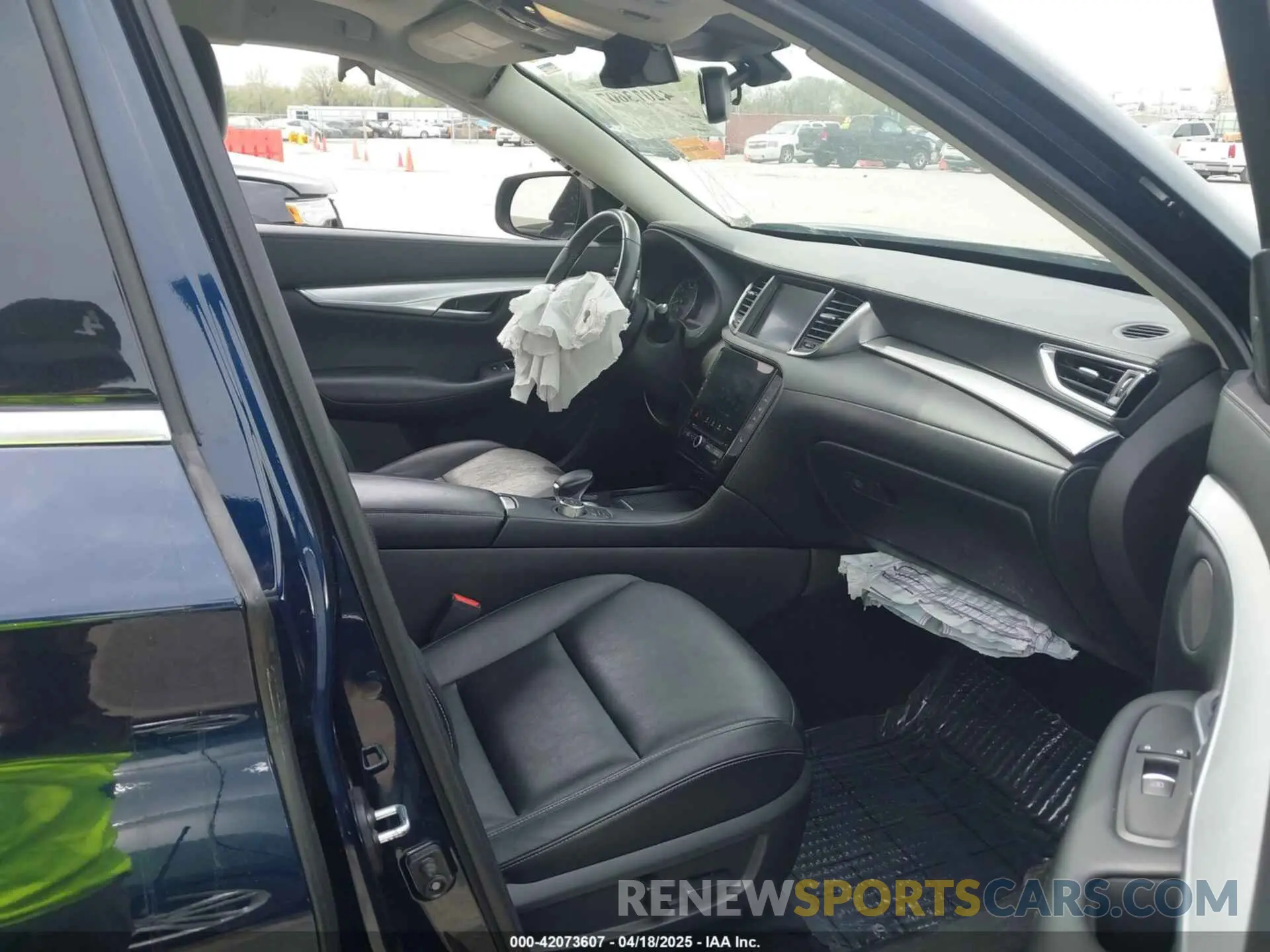 5 Photograph of a damaged car 3PCAJ5M11LF117903 INFINITI QX50 2020