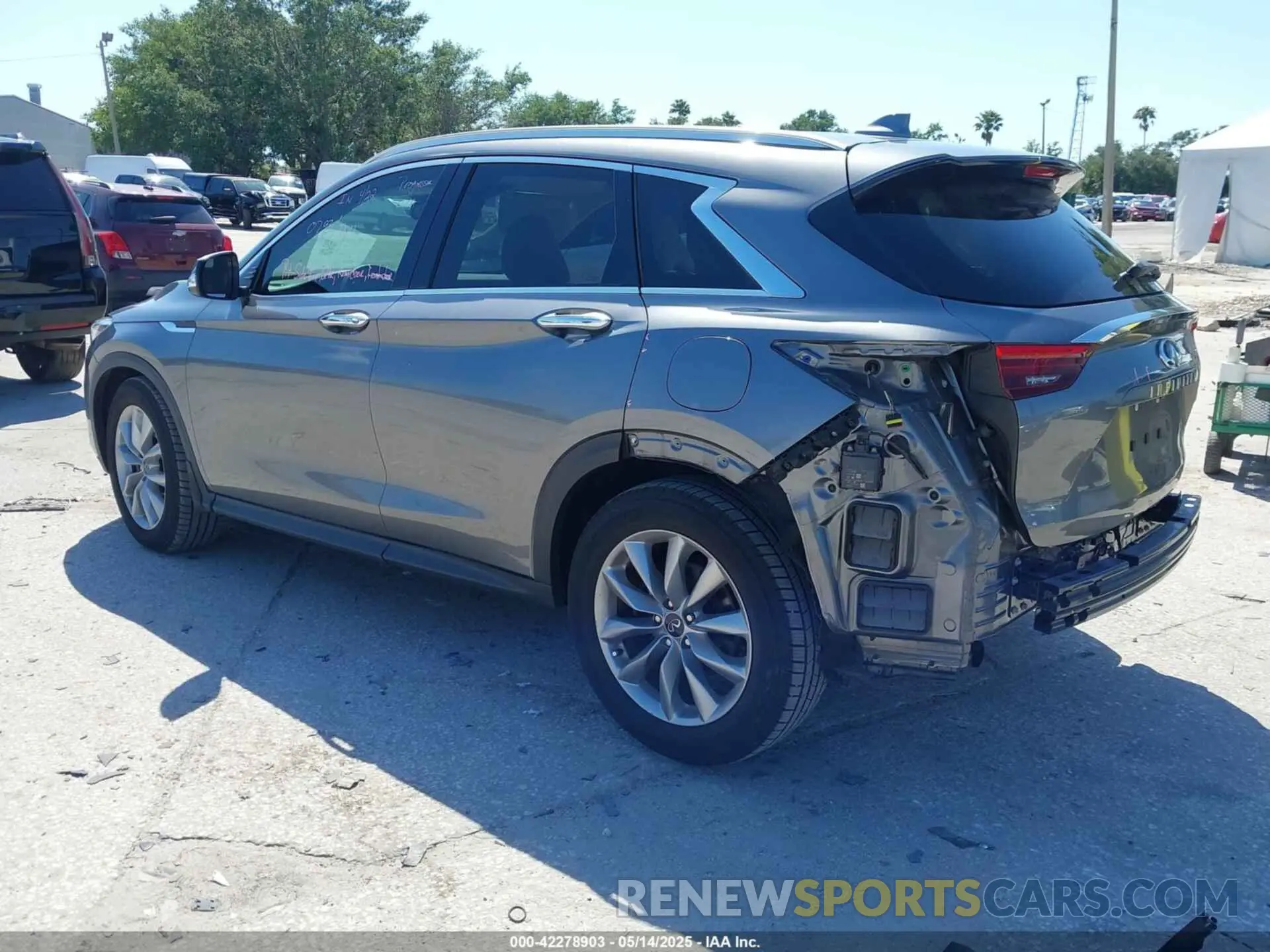 3 Photograph of a damaged car 3PCAJ5M13LF103064 INFINITI QX50 2020