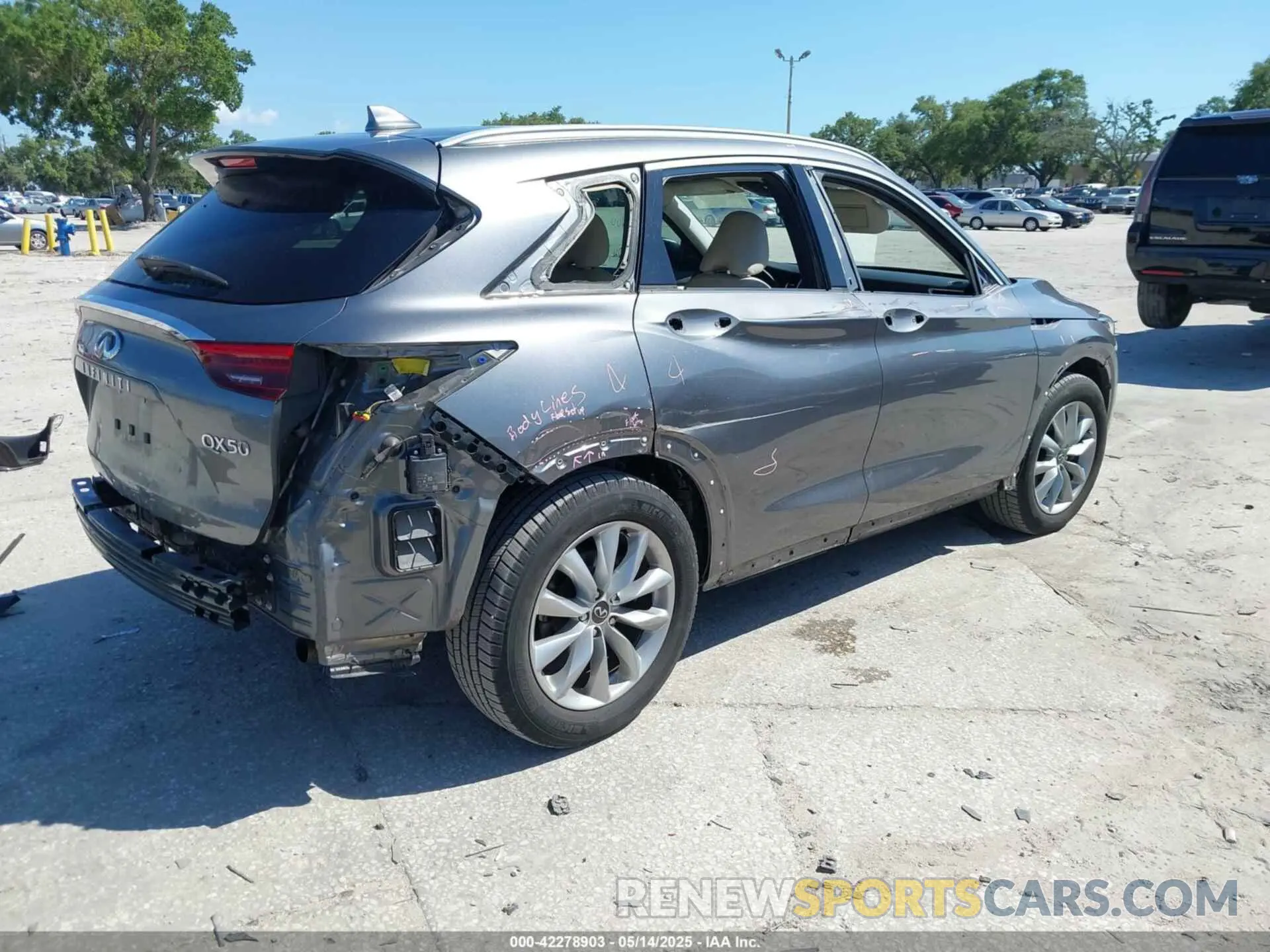 4 Photograph of a damaged car 3PCAJ5M13LF103064 INFINITI QX50 2020