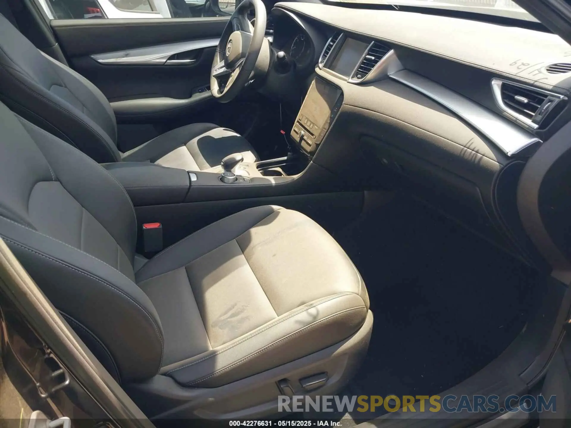 5 Photograph of a damaged car 3PCAJ5M13LF111018 INFINITI QX50 2020