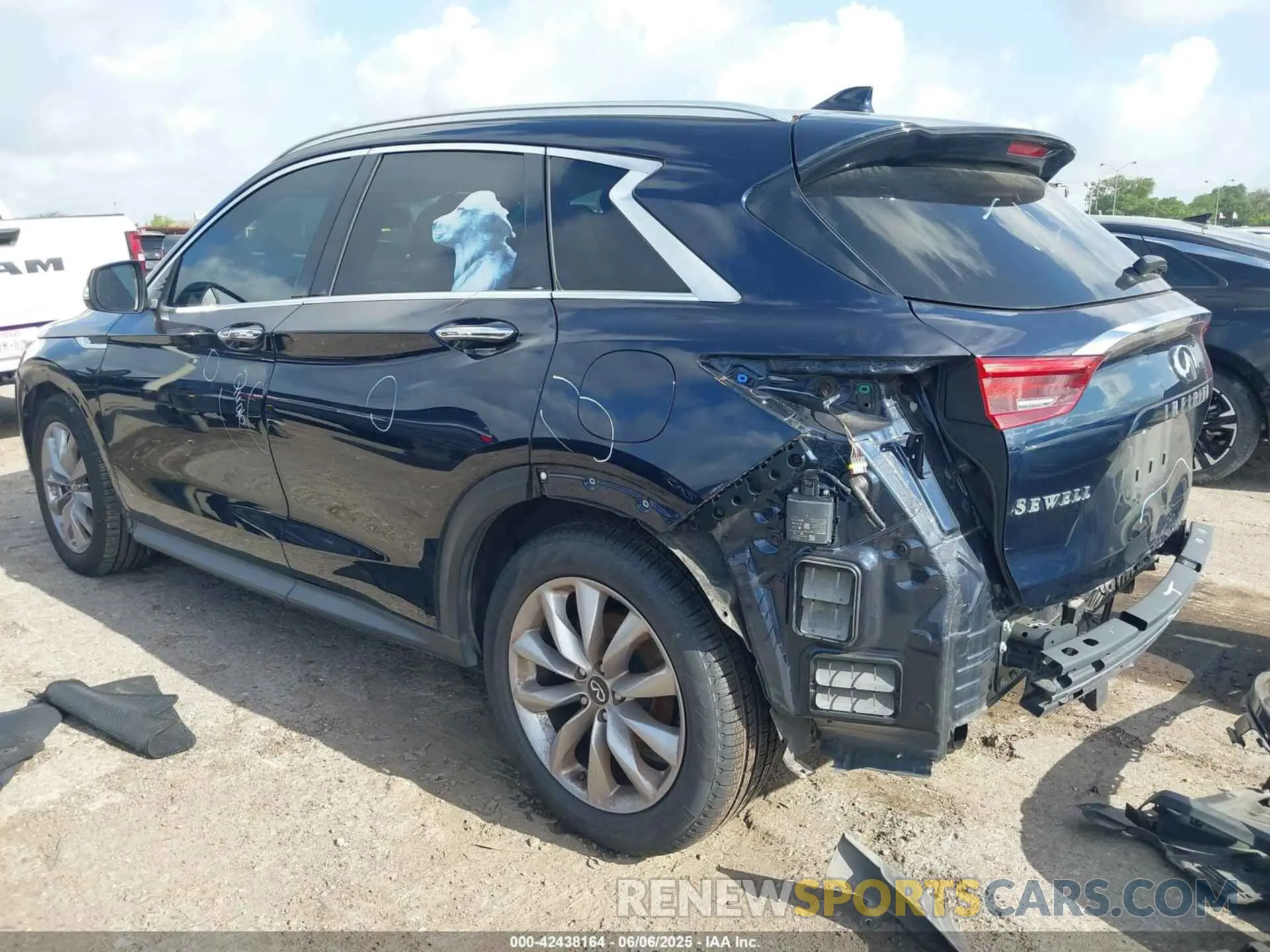 3 Photograph of a damaged car 3PCAJ5M15LF102112 INFINITI QX50 2020