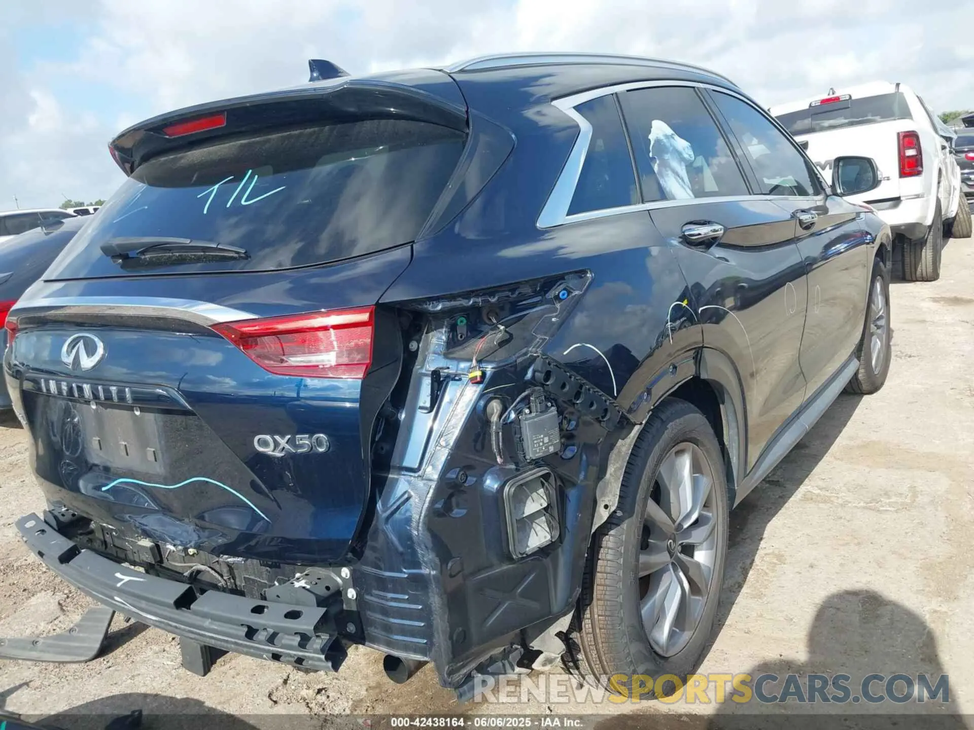 4 Photograph of a damaged car 3PCAJ5M15LF102112 INFINITI QX50 2020