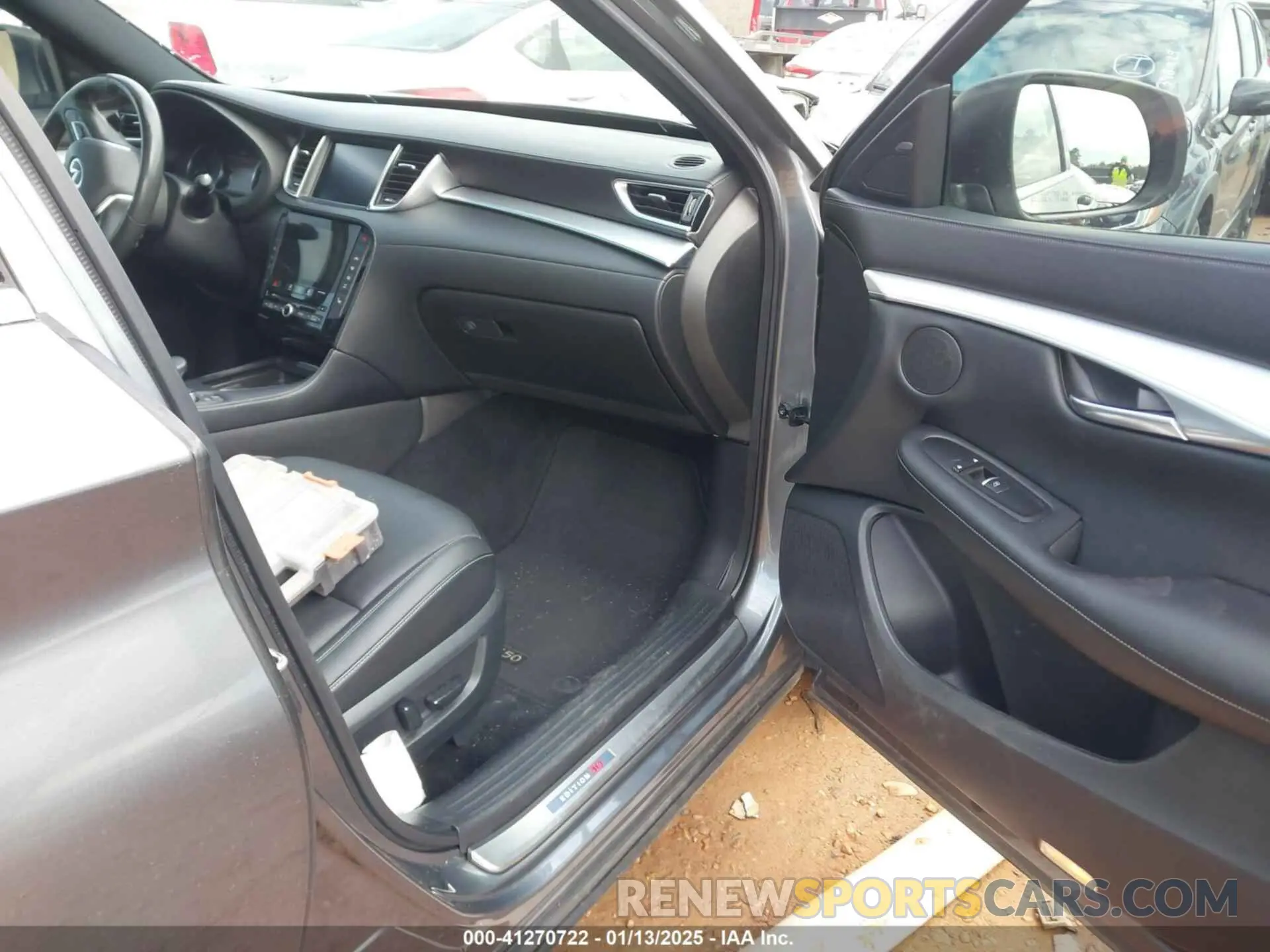 5 Photograph of a damaged car 3PCAJ5M18LF108423 INFINITI QX50 2020