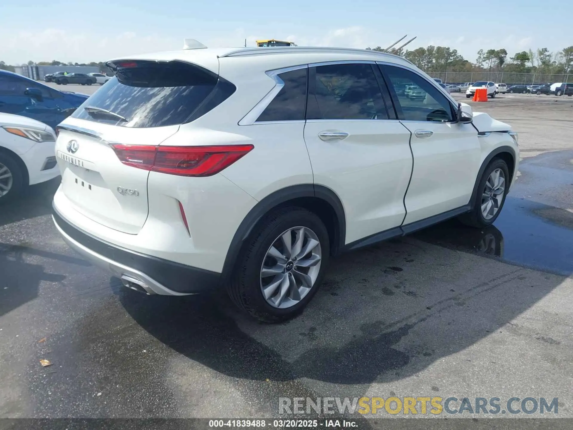 4 Photograph of a damaged car 3PCAJ5M36LF111211 INFINITI QX50 2020