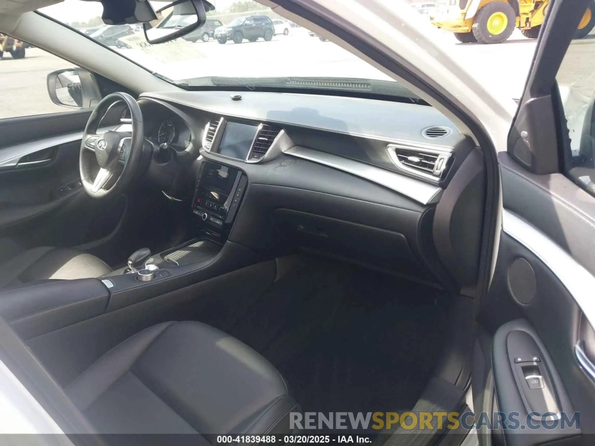 5 Photograph of a damaged car 3PCAJ5M36LF111211 INFINITI QX50 2020