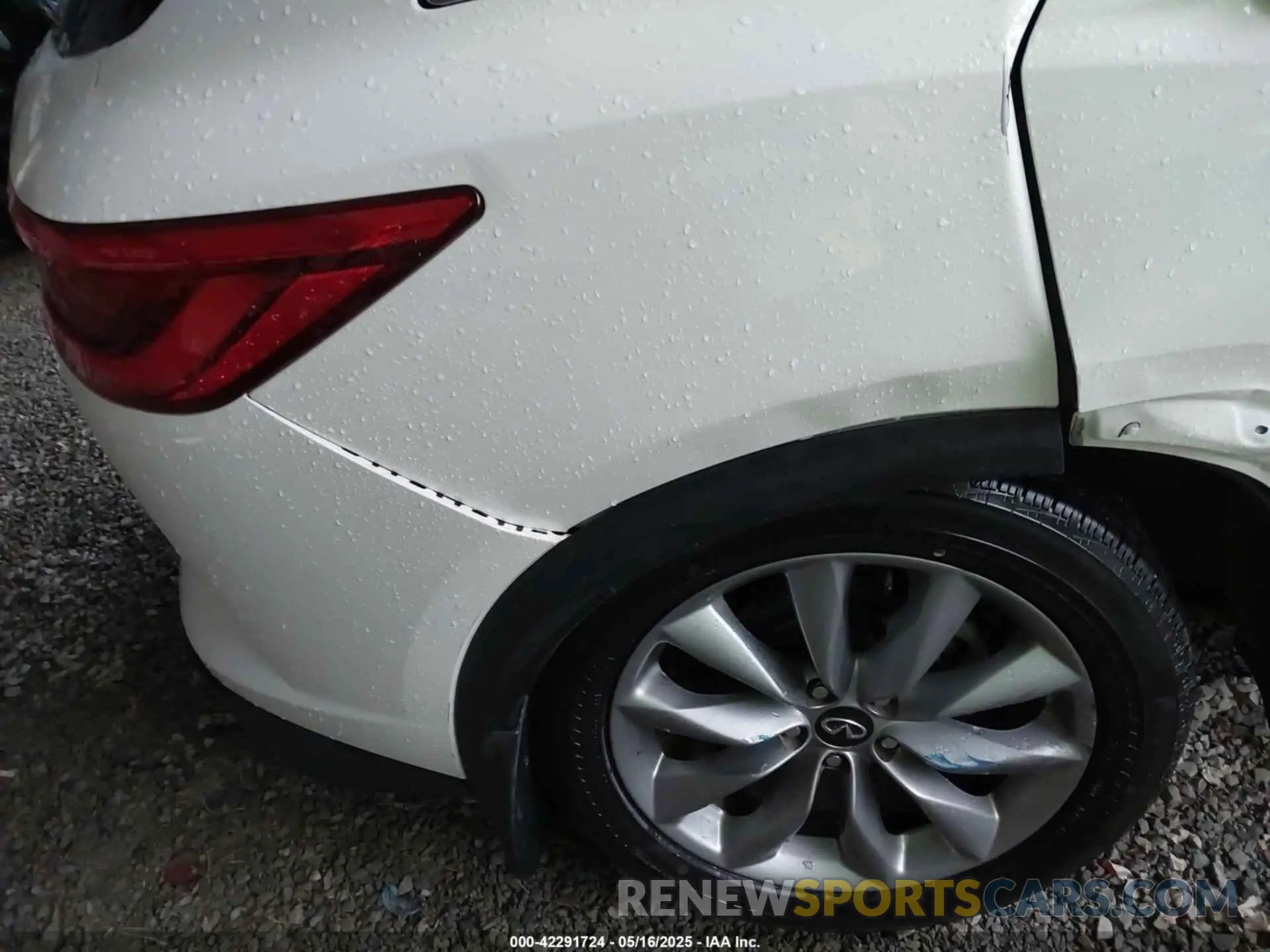 17 Photograph of a damaged car 3PCAJ5M36LF115985 INFINITI QX50 2020