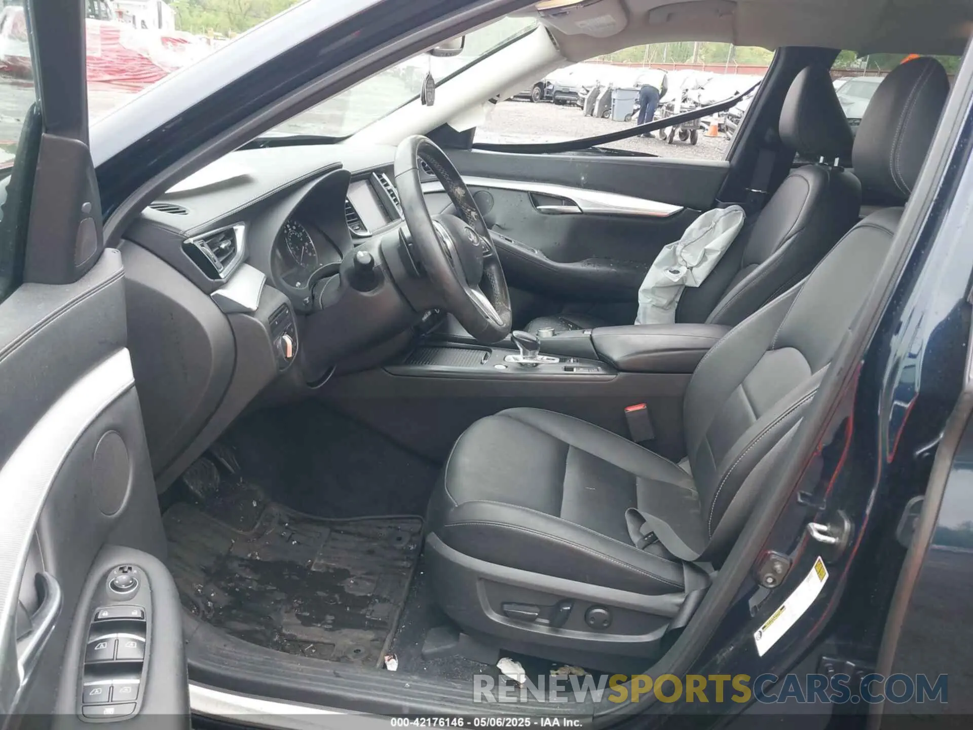 5 Photograph of a damaged car 3PCAJ5M3XLF107050 INFINITI QX50 2020