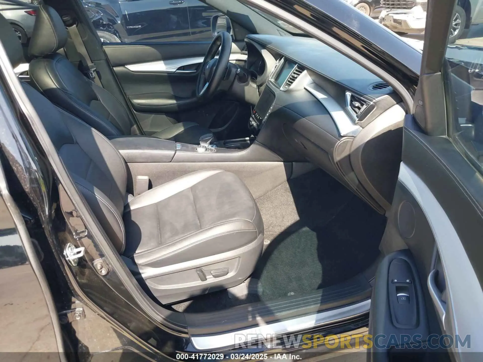 5 Photograph of a damaged car 3PCAJ5BA4MF105359 INFINITI QX50 2021