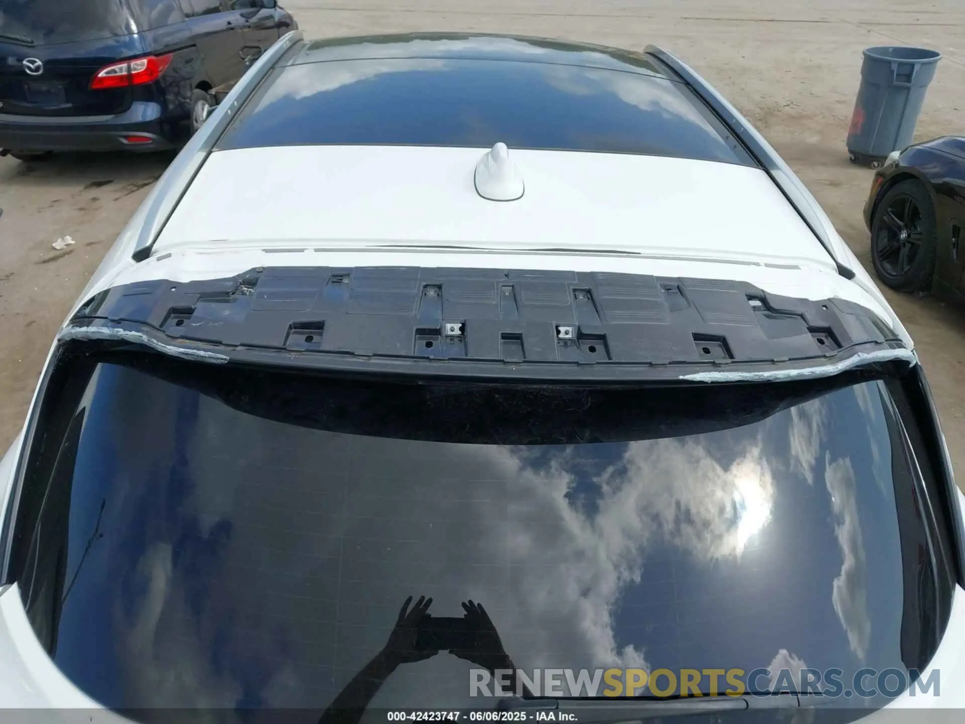 17 Photograph of a damaged car 3PCAJ5BA8MF105137 INFINITI QX50 2021