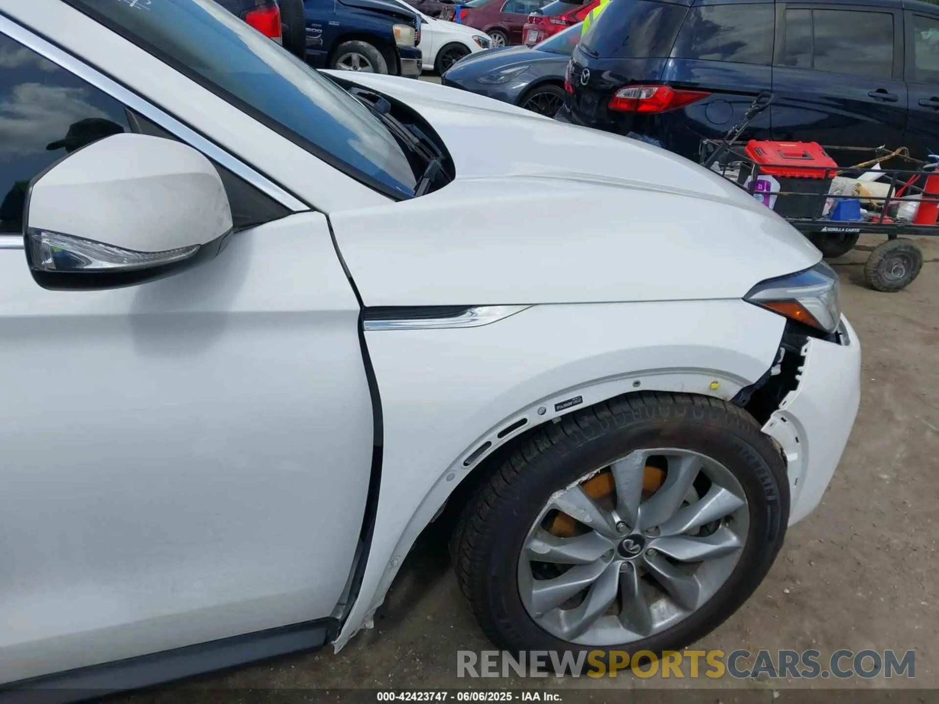 18 Photograph of a damaged car 3PCAJ5BA8MF105137 INFINITI QX50 2021