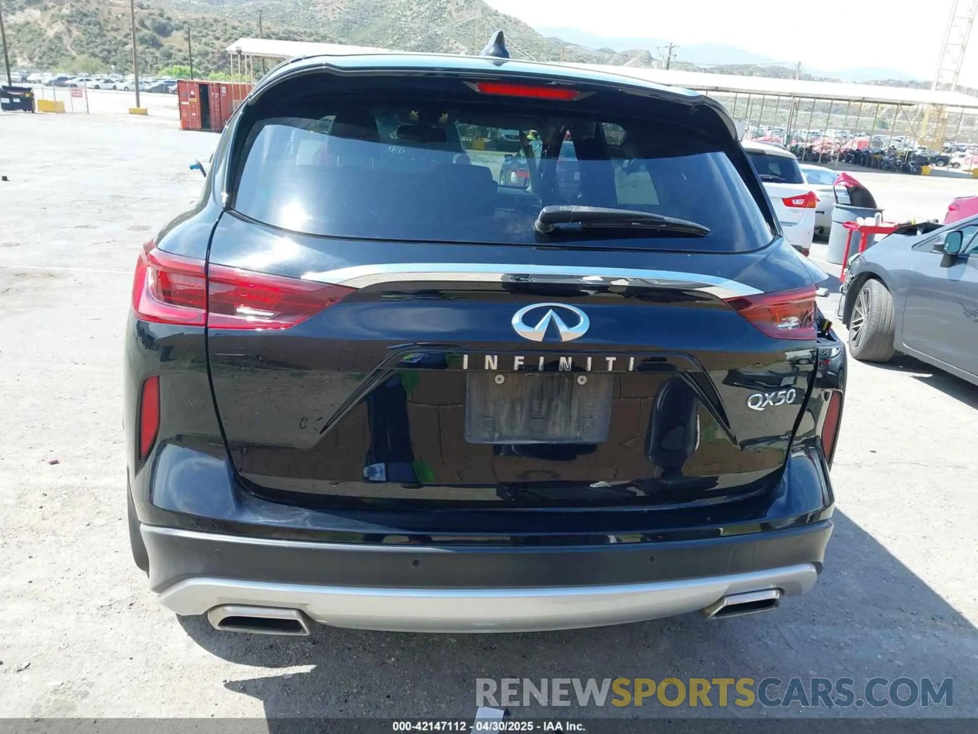17 Photograph of a damaged car 3PCAJ5AA4NF107602 INFINITI QX50 2022