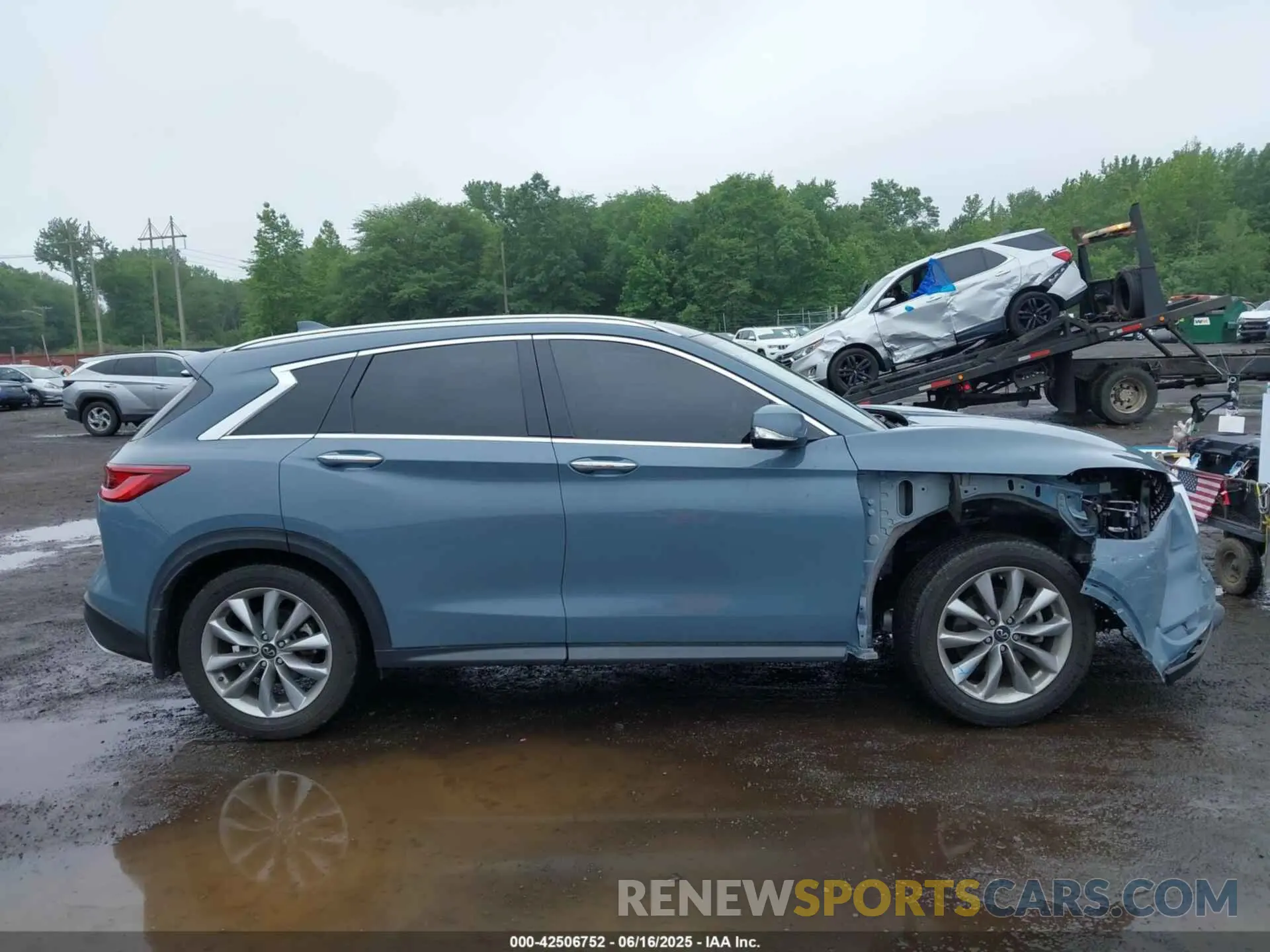 17 Photograph of a damaged car 3PCAJ5BB4NF112080 INFINITI QX50 2022
