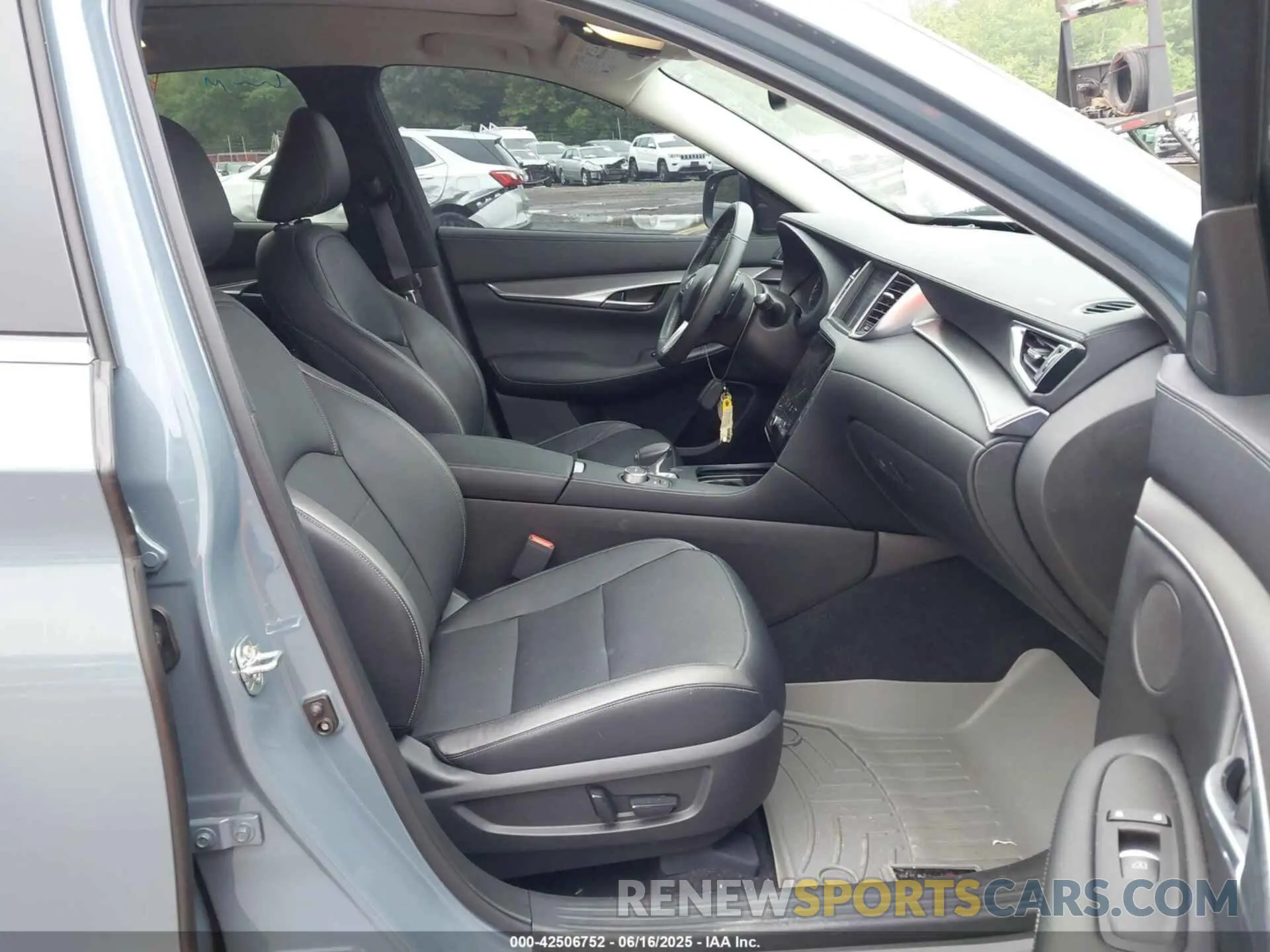 5 Photograph of a damaged car 3PCAJ5BB4NF112080 INFINITI QX50 2022