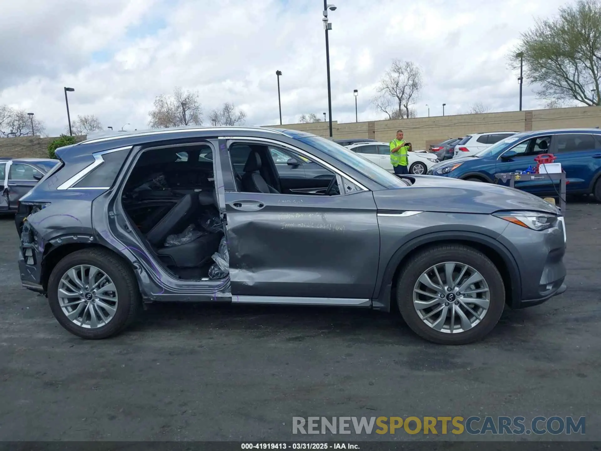 14 Photograph of a damaged car 3PCAJ5BB1PF106692 INFINITI QX50 2023
