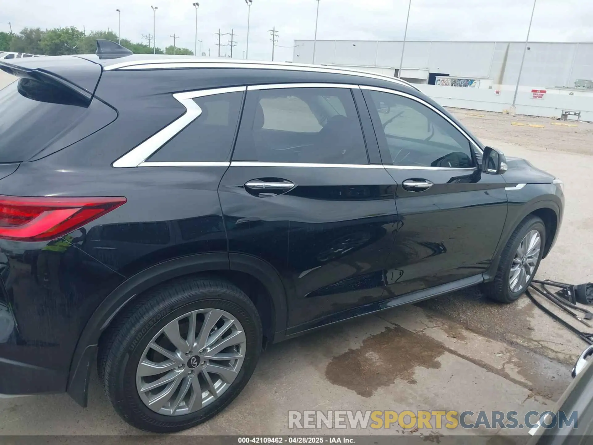 14 Photograph of a damaged car 3PCAJ5BA7RF101801 INFINITI QX50 2024