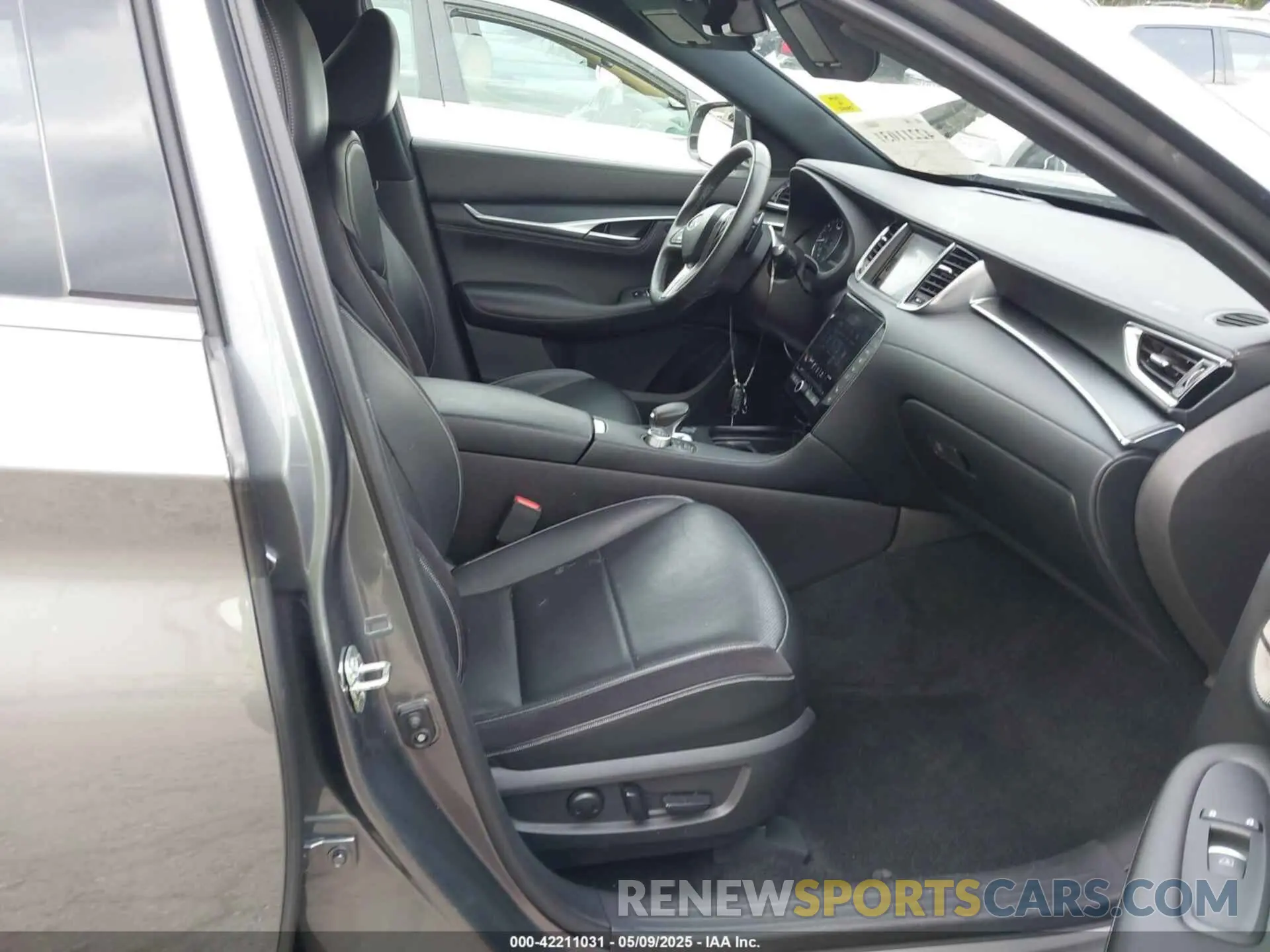 5 Photograph of a damaged car 3PCAJ5L39NF103964 INFINITI QX55 2022