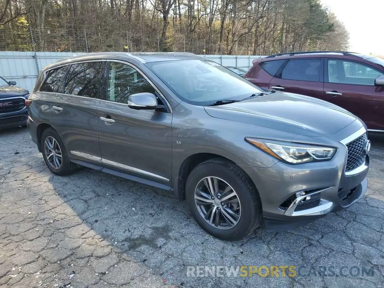 4 Photograph of a damaged car 5N1DL0MM0KC505622 INFINITI QX60 2019