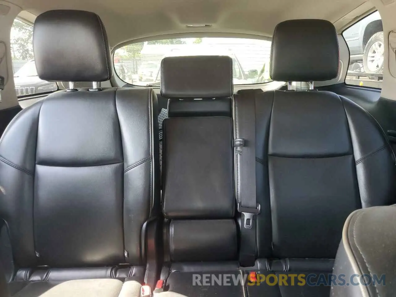 10 Photograph of a damaged car 5N1DL0MM0KC508181 INFINITI QX60 2019